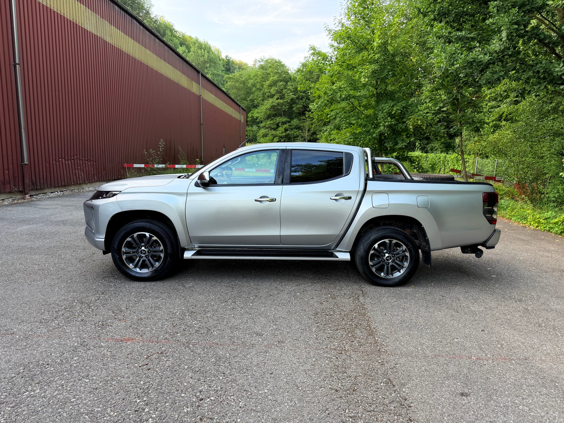 MITSUBISHI L 200 2.2 Diamond Double Cab Automat-image-2