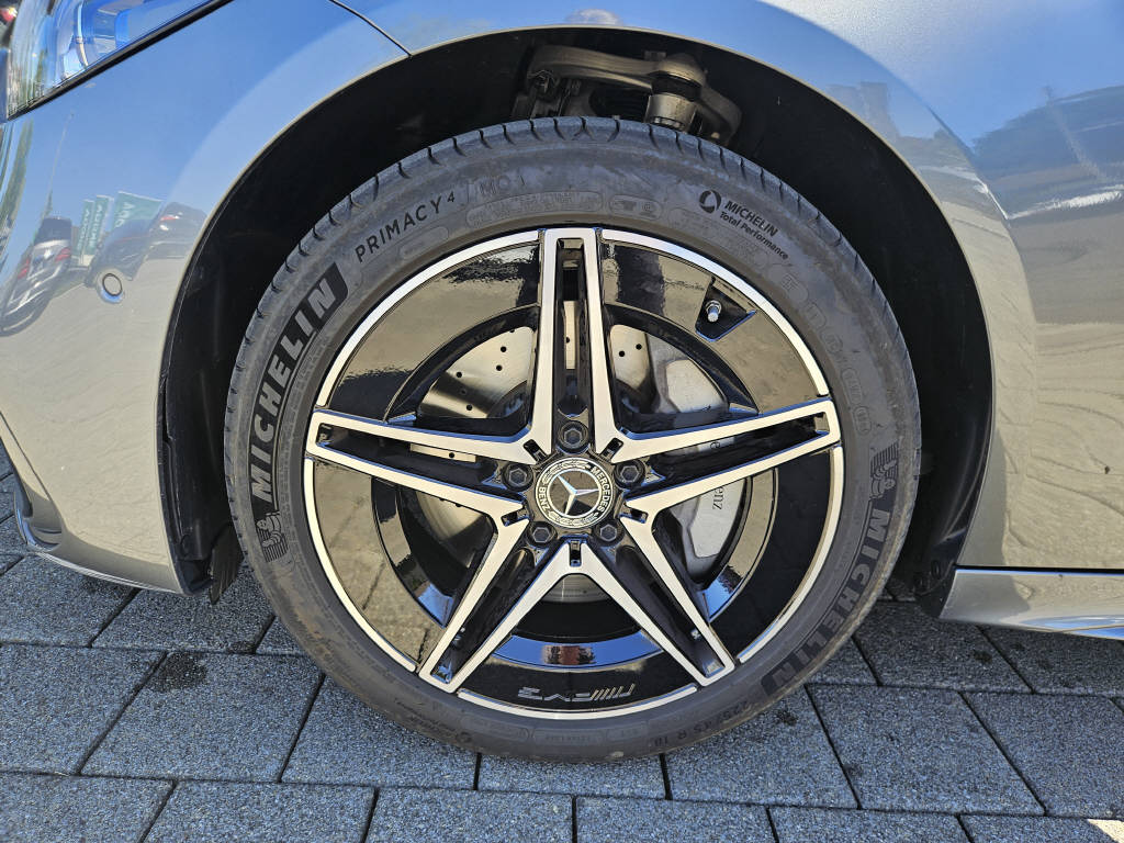 MERCEDES-BENZ C 400 e 4Matic AMG Line-image-7