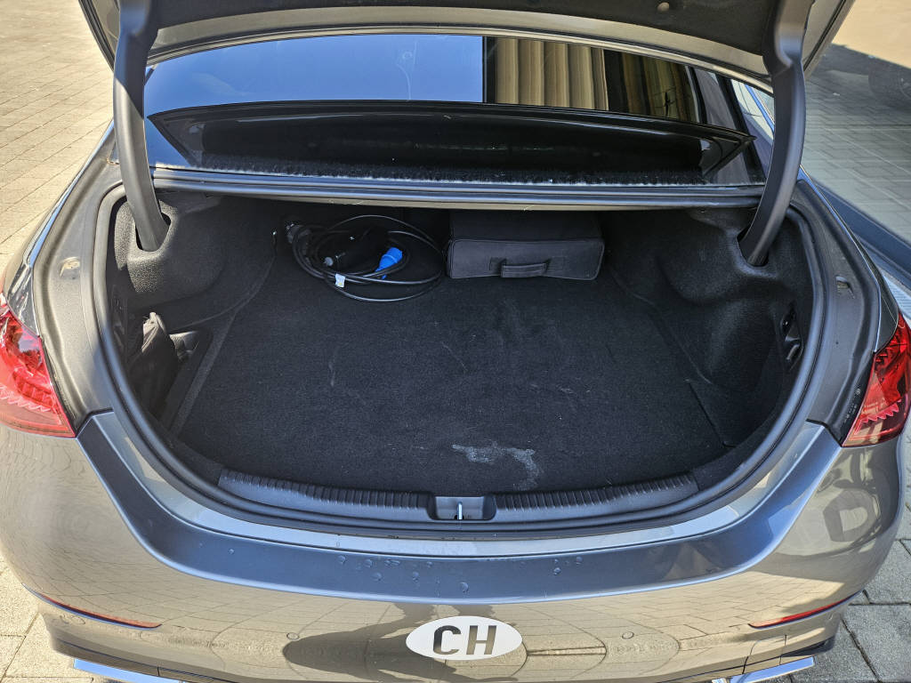 MERCEDES-BENZ C 400 e 4Matic AMG Line-showroom-element-3