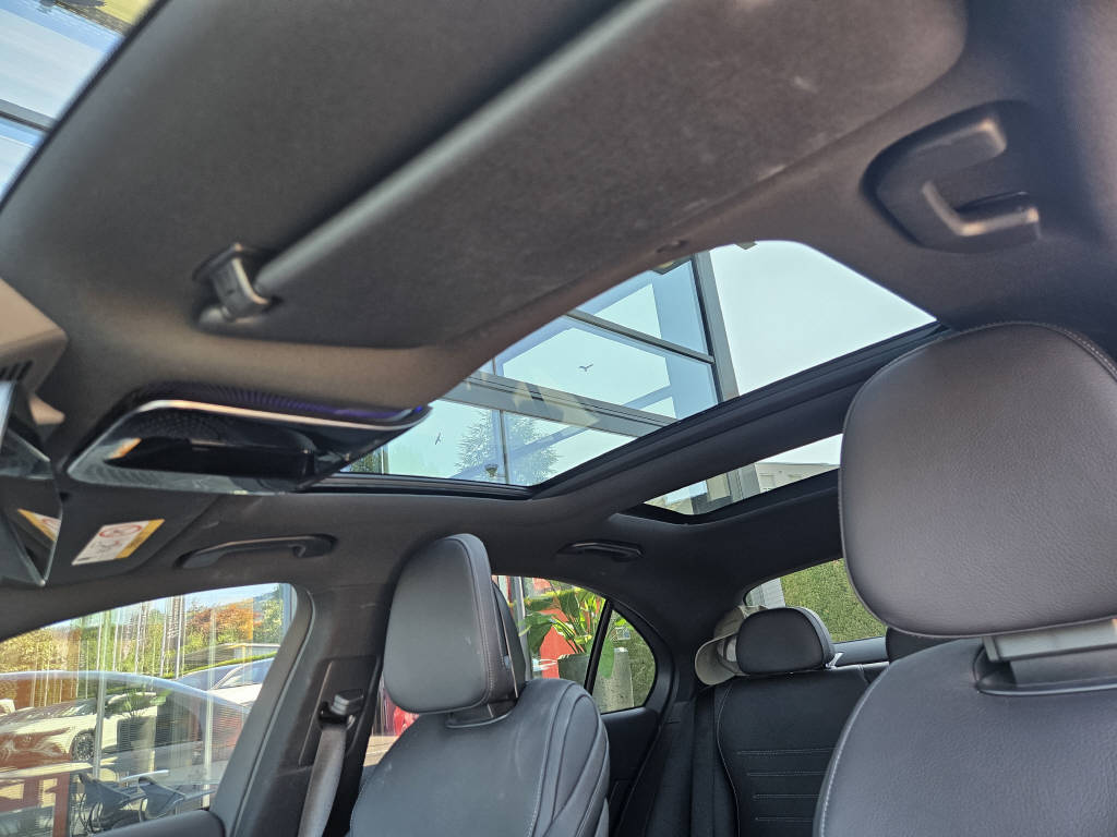 MERCEDES-BENZ C 400 e 4Matic AMG Line-image-4