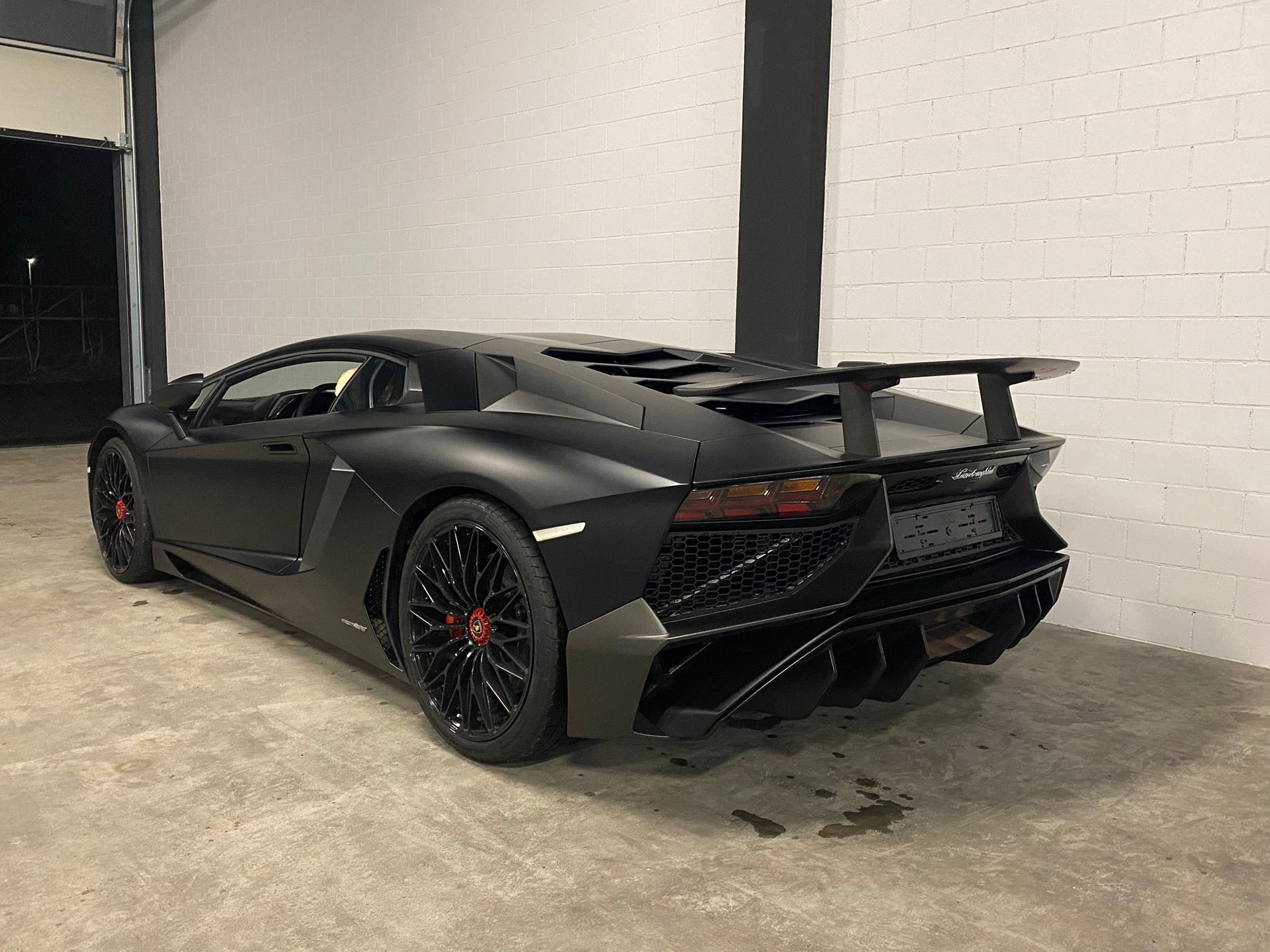 LAMBORGHINI Aventador LP750-4 V Superveloce Coupé E-Gear Ad Personam Mattlackierung "1 of 600"-image-3