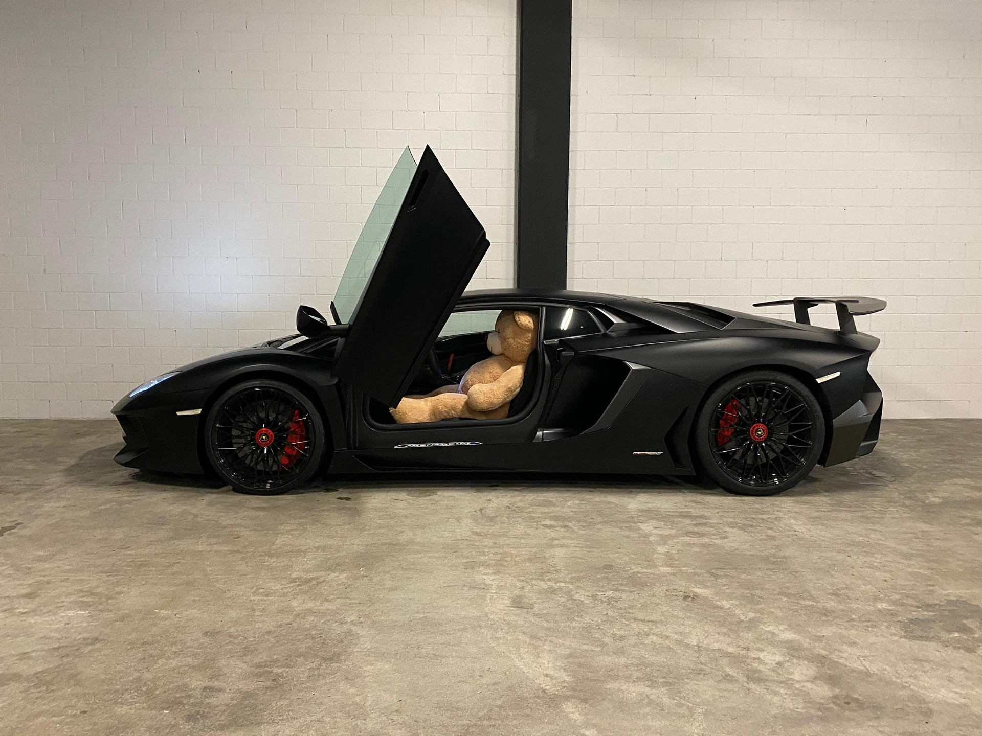 LAMBORGHINI Aventador LP750-4 V Superveloce Coupé E-Gear Ad Personam Mattlackierung "1 of 600"-image-0