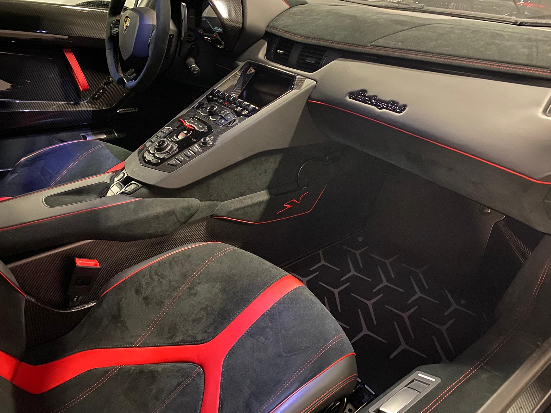 LAMBORGHINI Aventador LP750-4 V Superveloce Coupé E-Gear Ad Personam Mattlackierung "1 of 600"-image-8