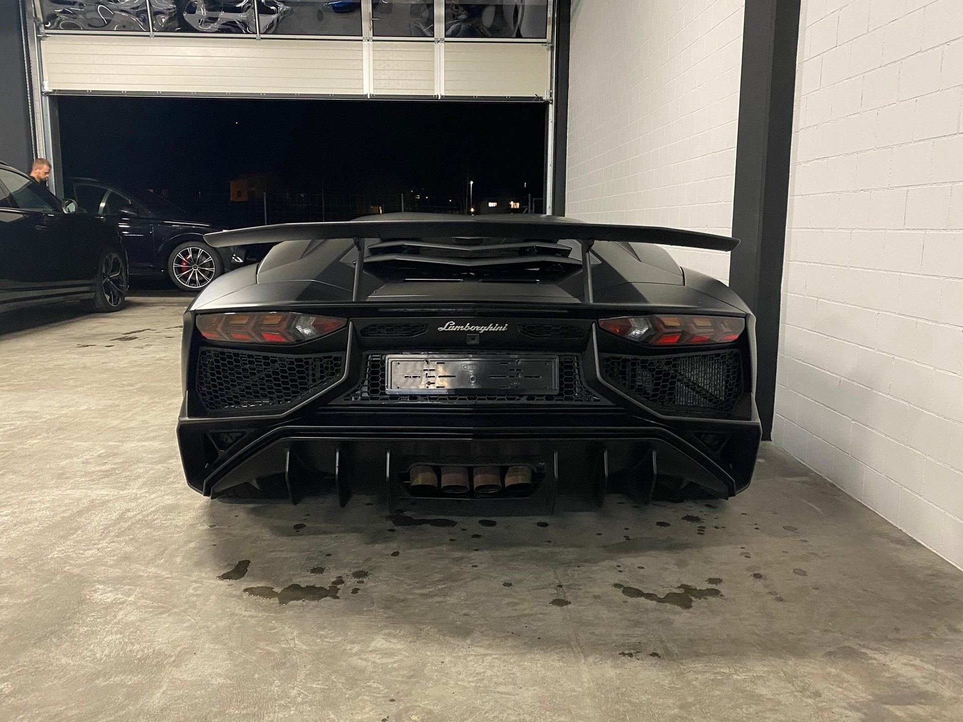 LAMBORGHINI Aventador LP750-4 V Superveloce Coupé E-Gear Ad Personam Mattlackierung "1 of 600"-image-4