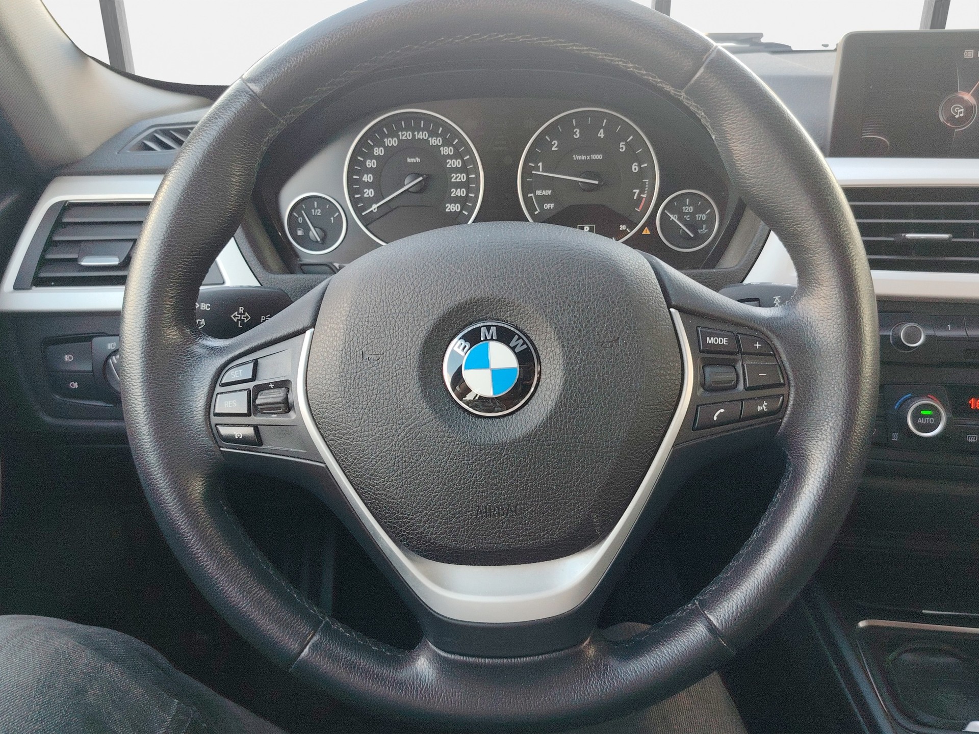BMW 320i xDrive Touring Steptronic-image-8