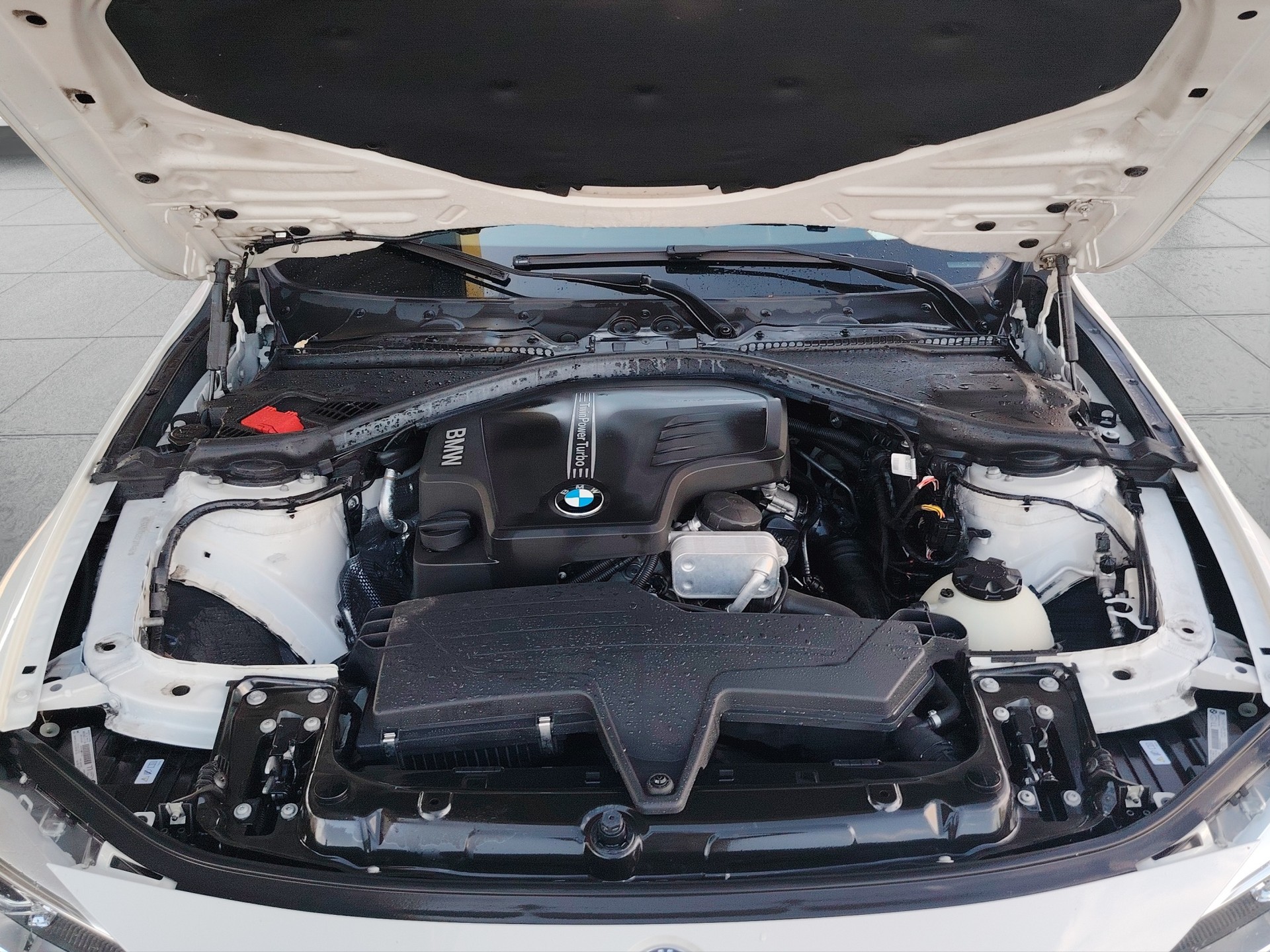 BMW 320i xDrive Touring Steptronic-image-15