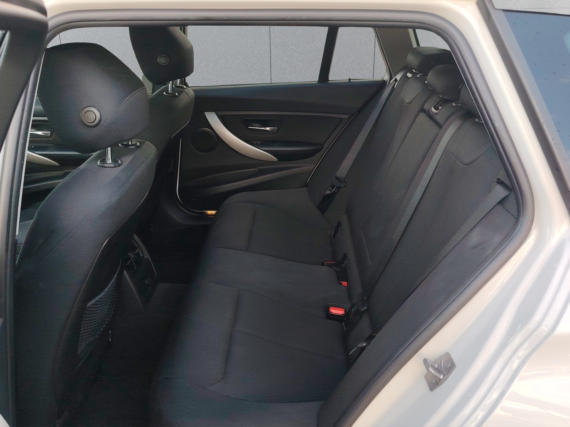 BMW 320i xDrive Touring Steptronic-image-13