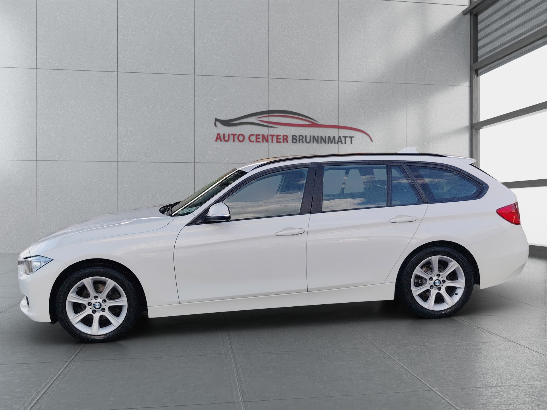 BMW 320i xDrive Touring Steptronic-image-3