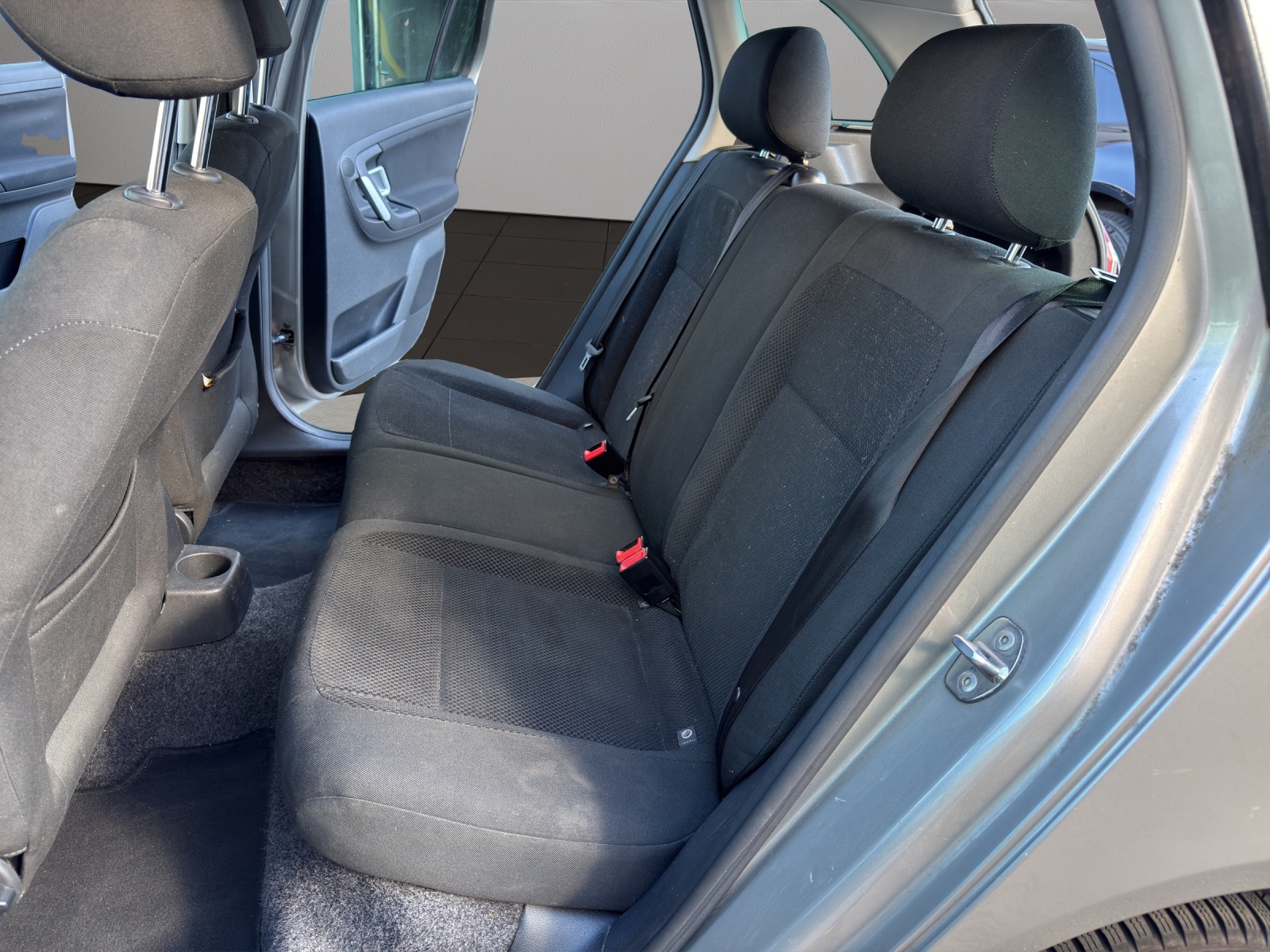 SKODA Fabia 1.6 Ambiente-image-12