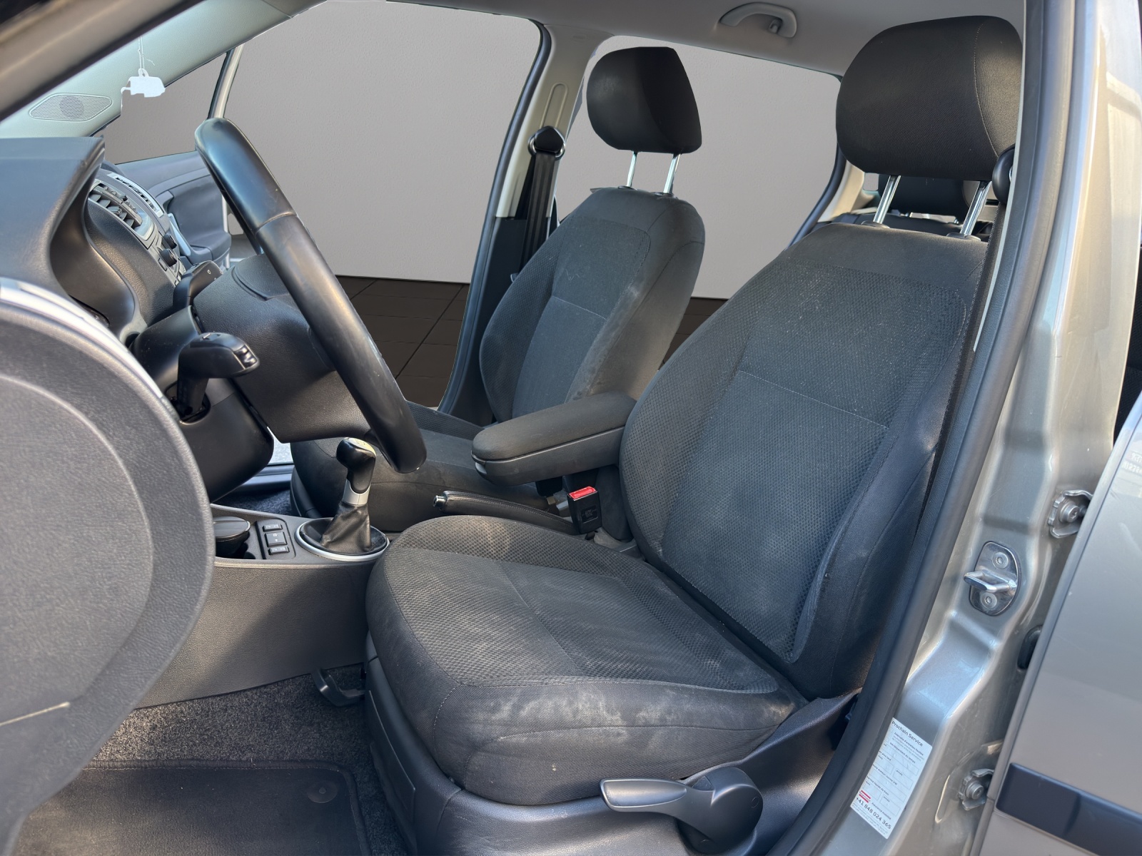 SKODA Fabia 1.6 Ambiente-image-8