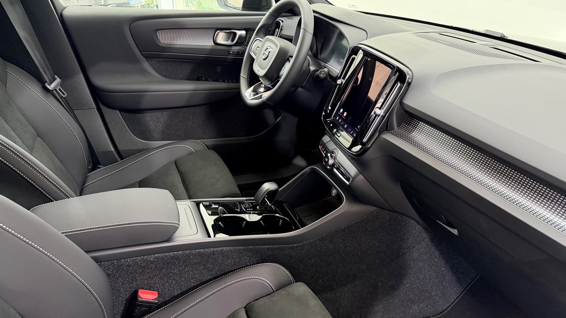 VOLVO EX40 Twin Ultra AWD-image-3