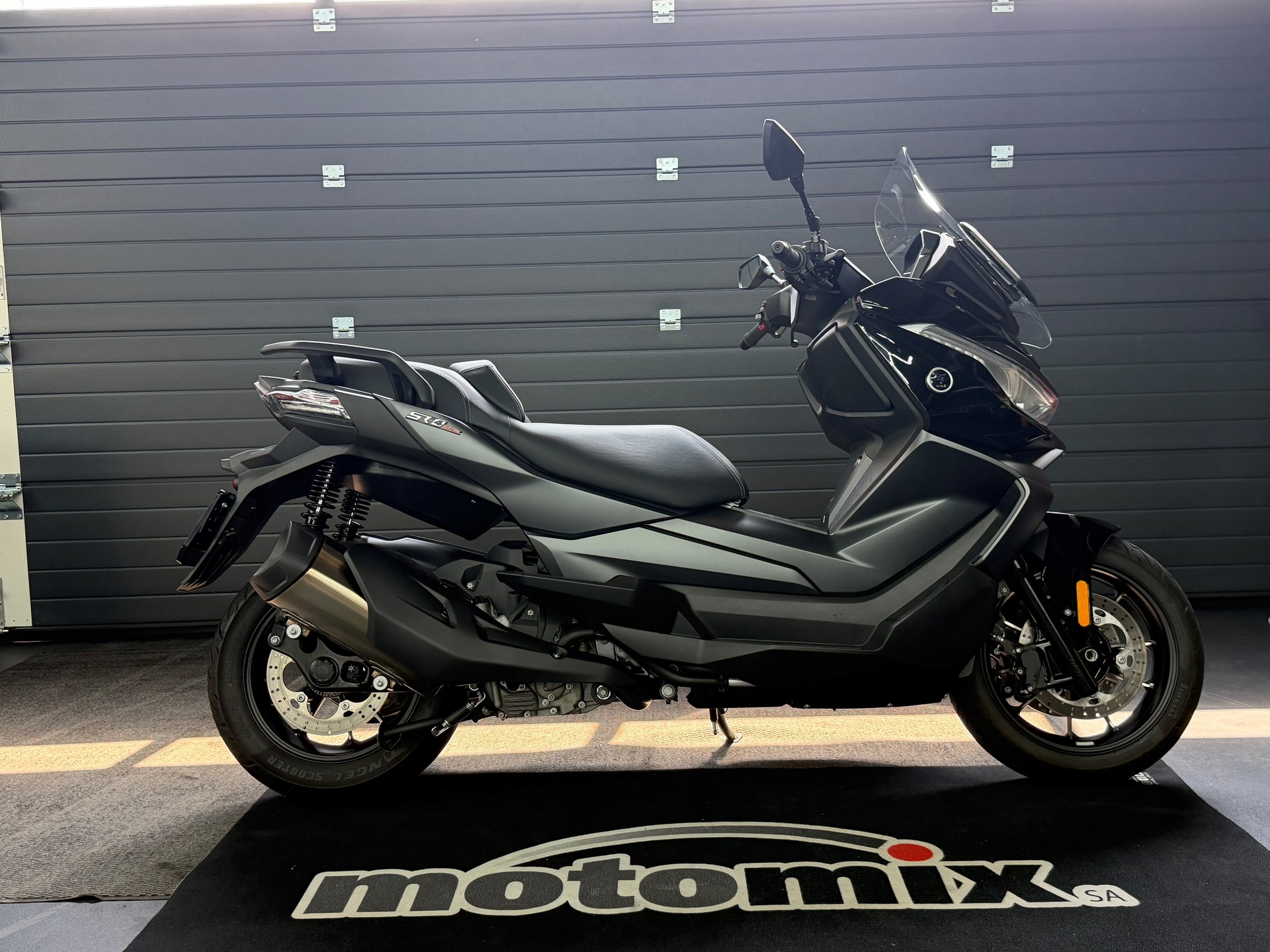 VOGE SR4 MAX-showroom-element-2