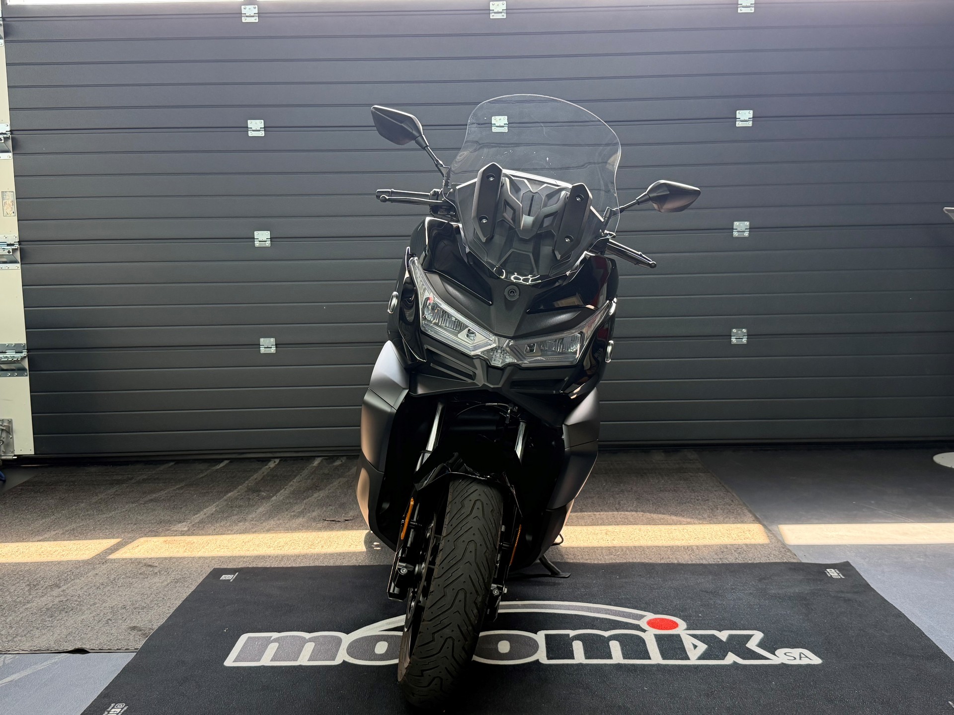 VOGE SR4 MAX-showroom-element-1