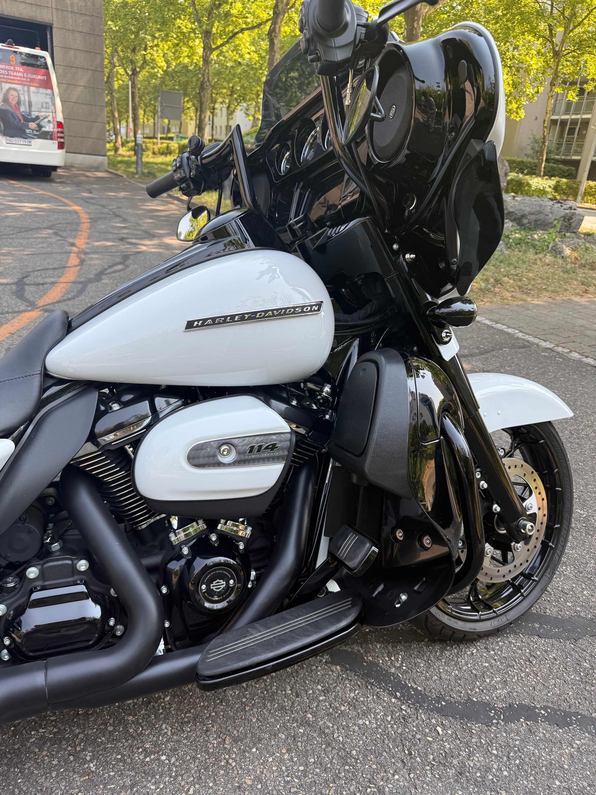 HARLEY-DAVIDSON FLHXS Street Glide Special 114-image-3