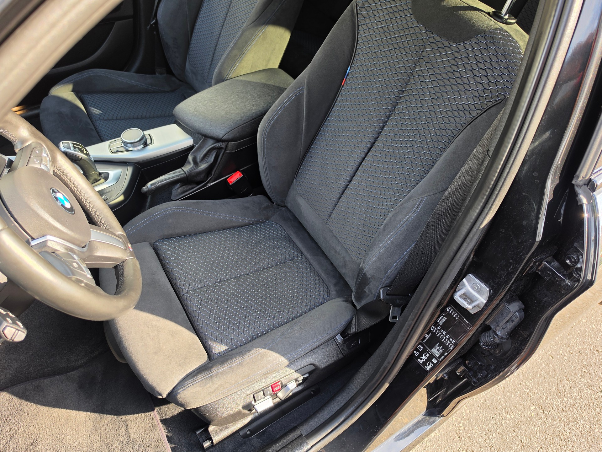 BMW M140i xDrive Steptronic-image-9