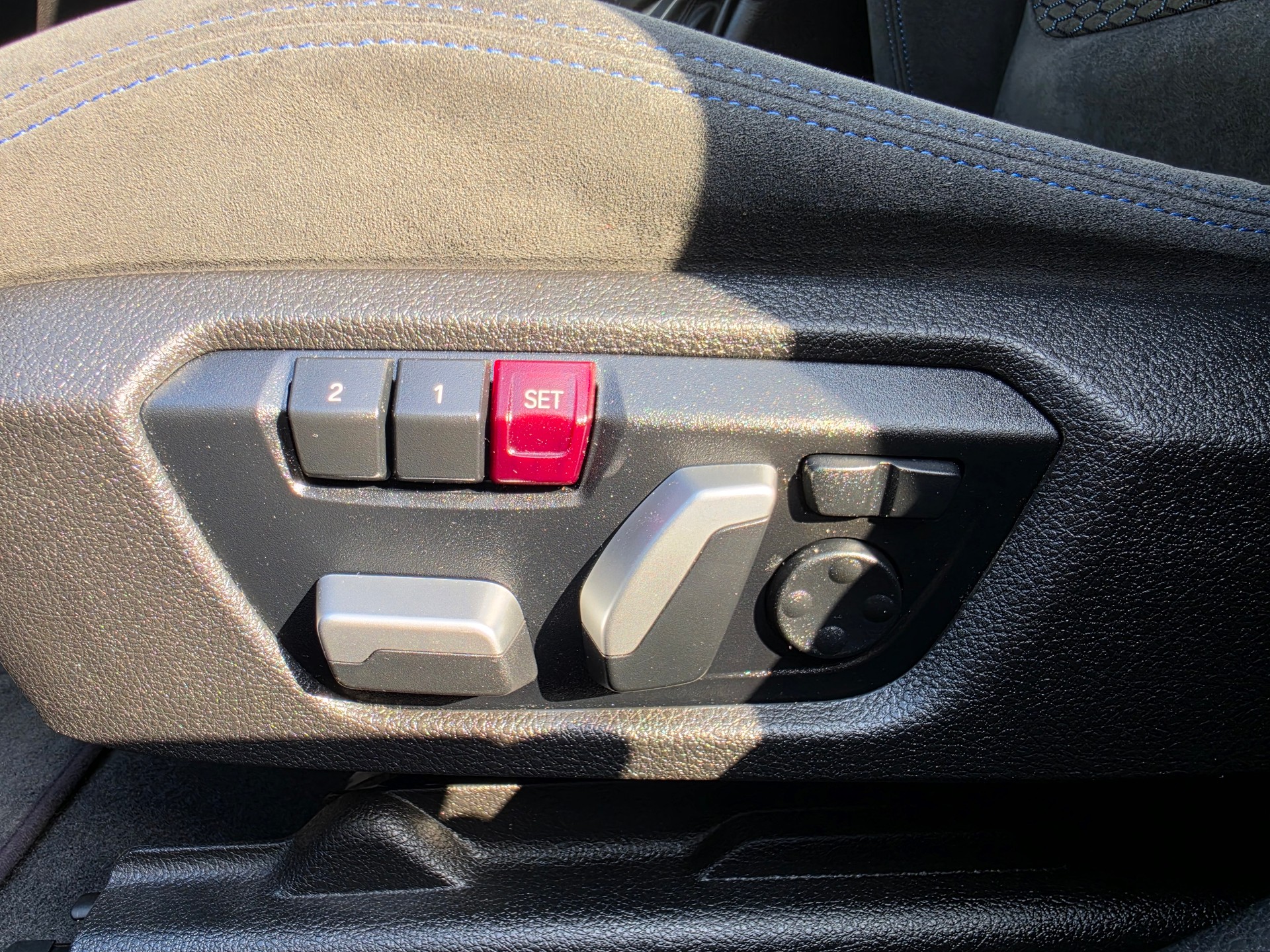 BMW M140i xDrive Steptronic-image-10