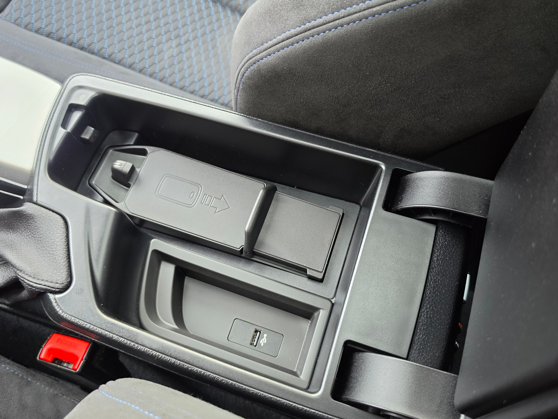 BMW M140i xDrive Steptronic-image-47