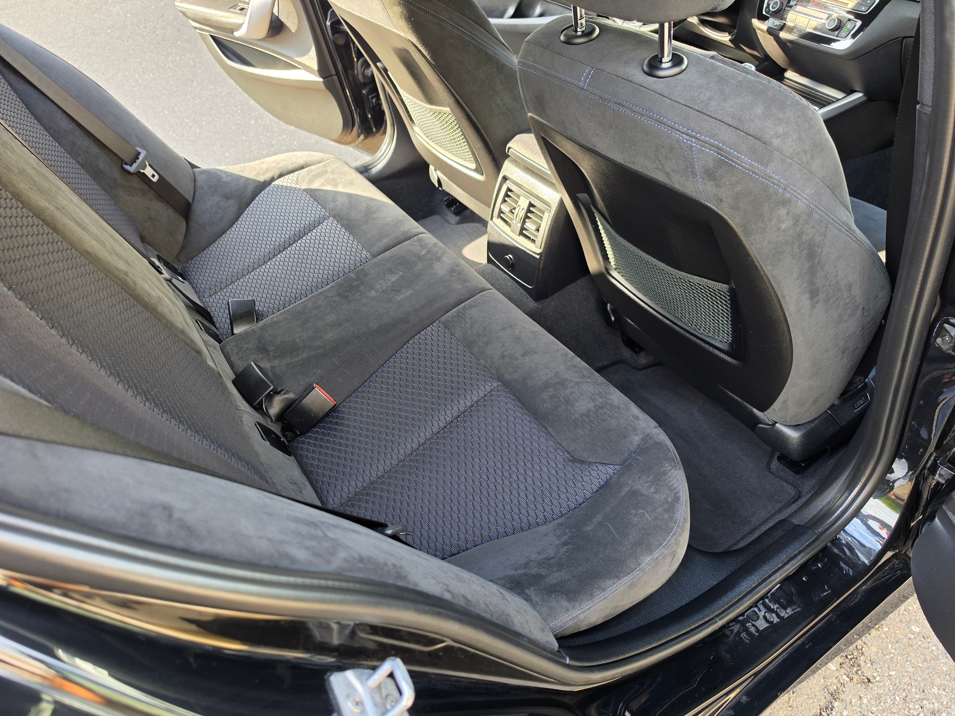 BMW M140i xDrive Steptronic-image-16