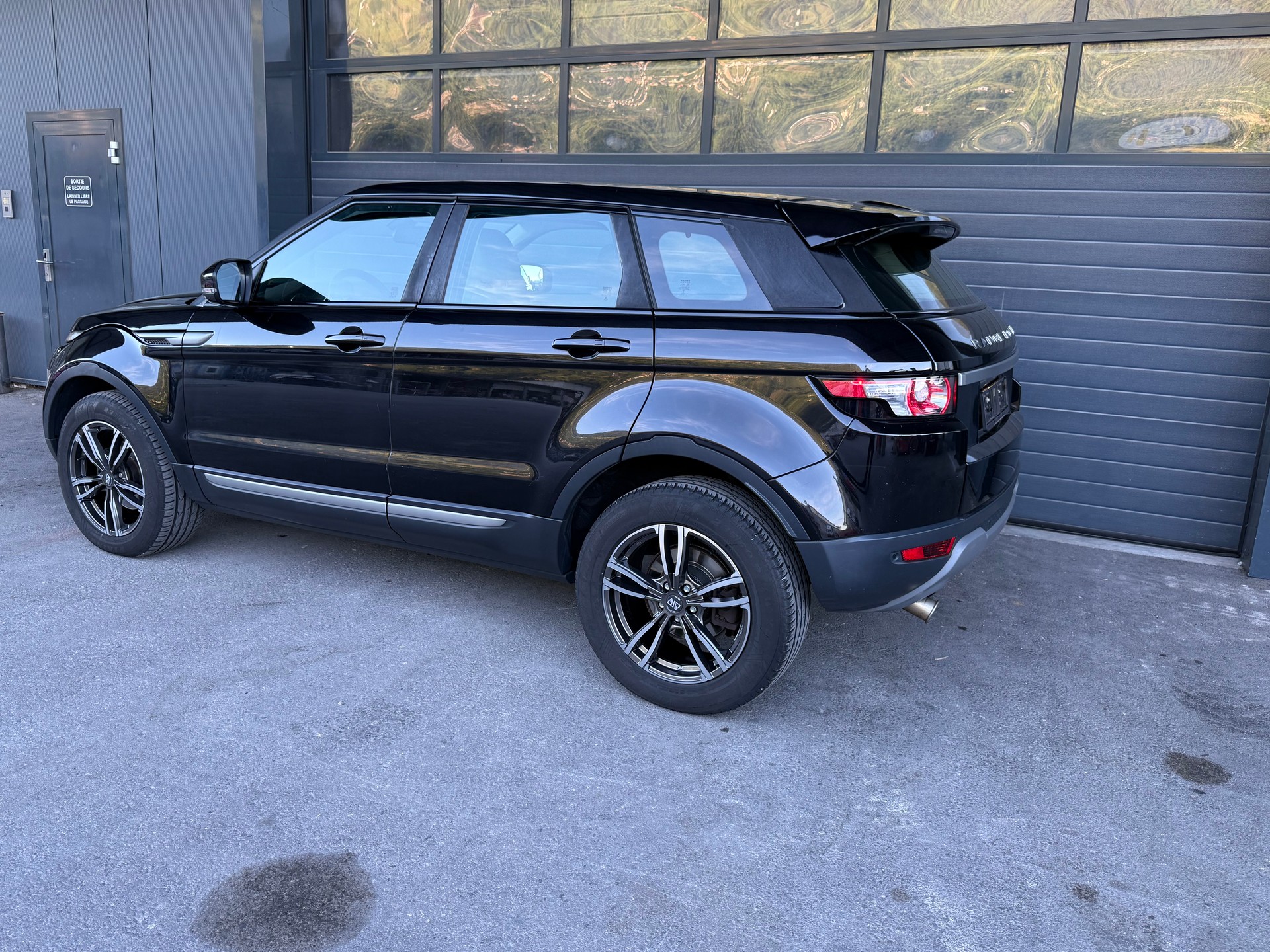 LAND ROVER Range Rover Evoque 2.2 TD4 Prestige-image-4