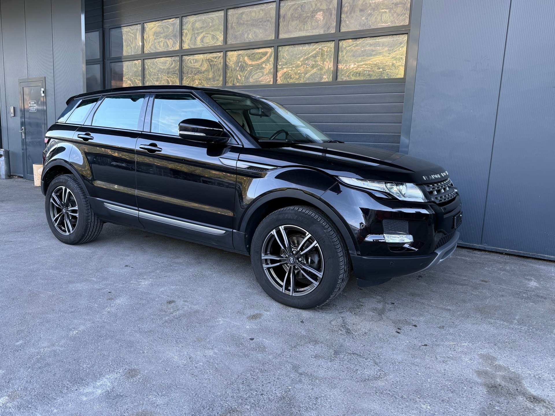 LAND ROVER Range Rover Evoque 2.2 TD4 Prestige-image-0