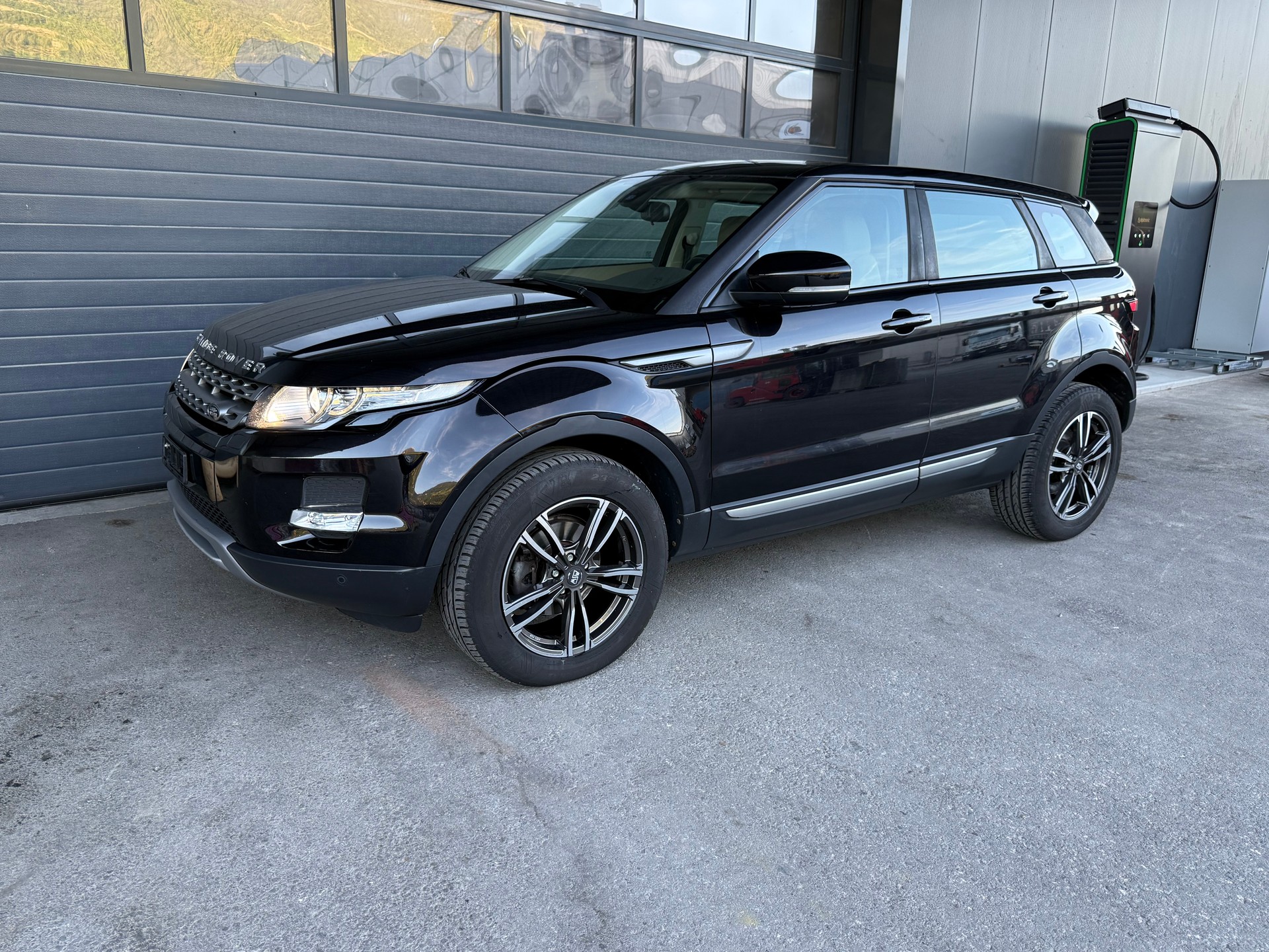 LAND ROVER Range Rover Evoque 2.2 TD4 Prestige-image-3