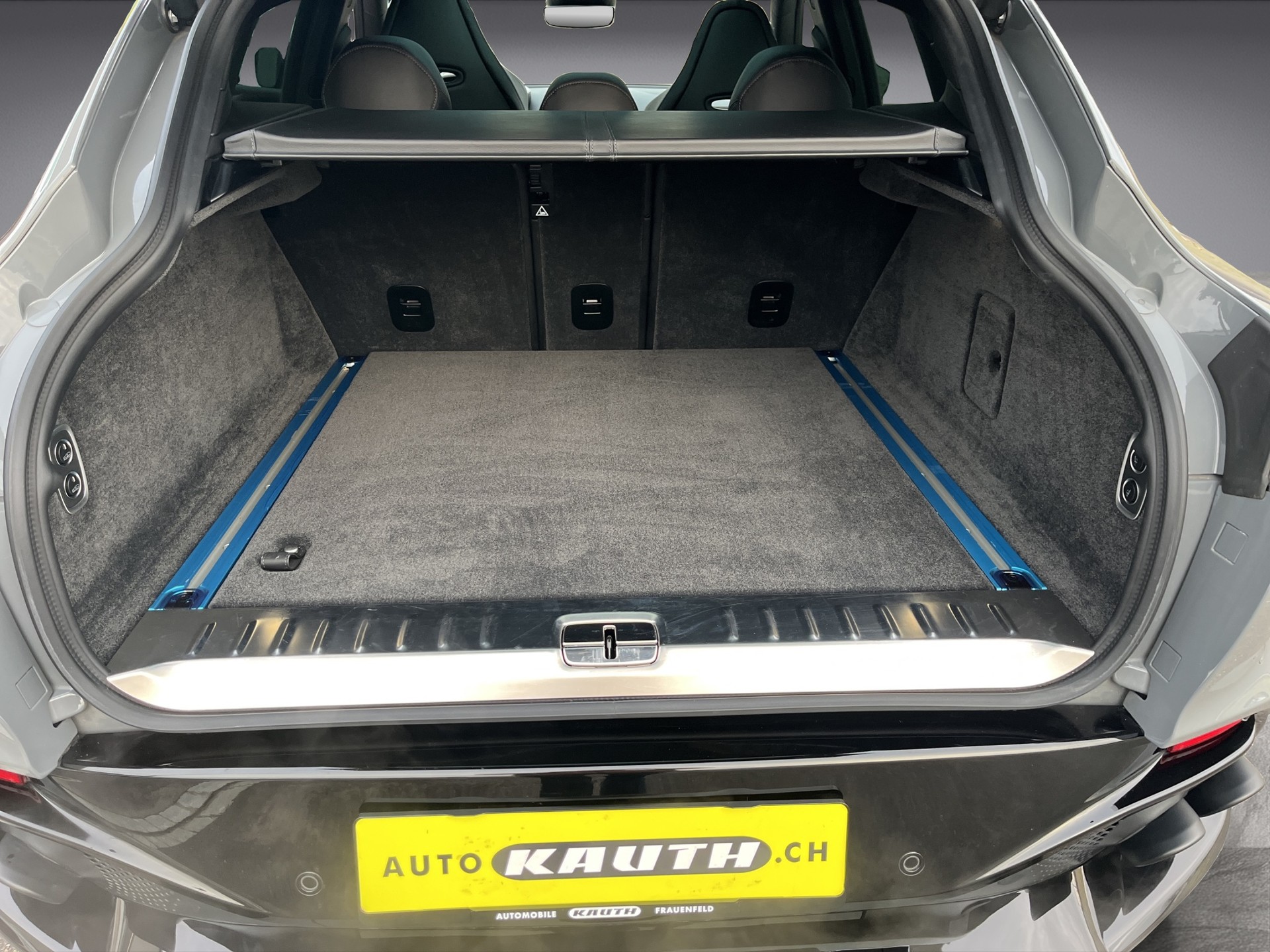 ASTON MARTIN DBX 4.0 V8 *New Modell mit 707 PS*-image-15