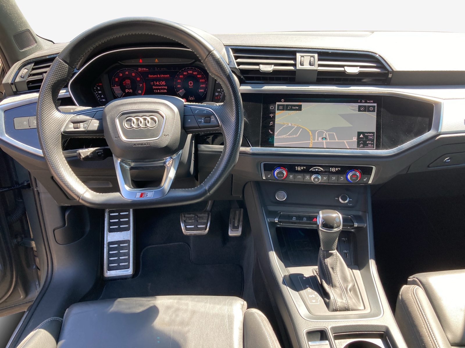 AUDI Q3 40 TFSI S line quattro S-tronic-image-8