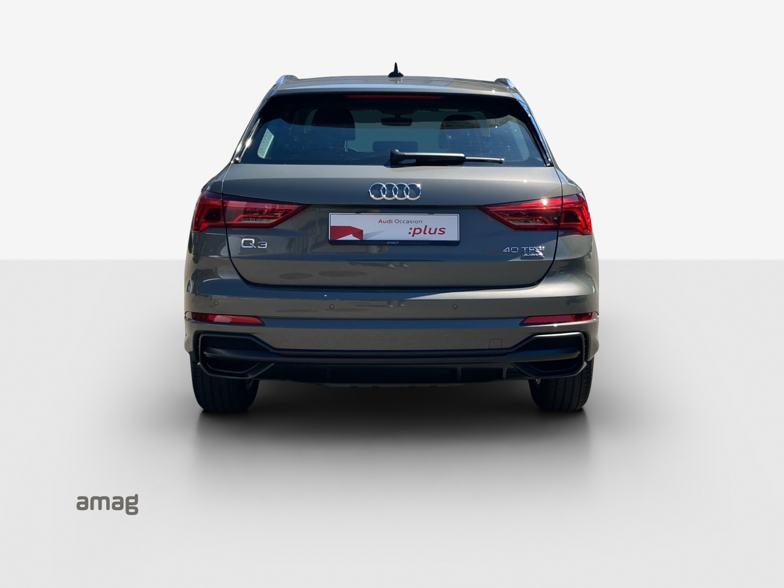 AUDI Q3 40 TFSI S line quattro S-tronic-image-3