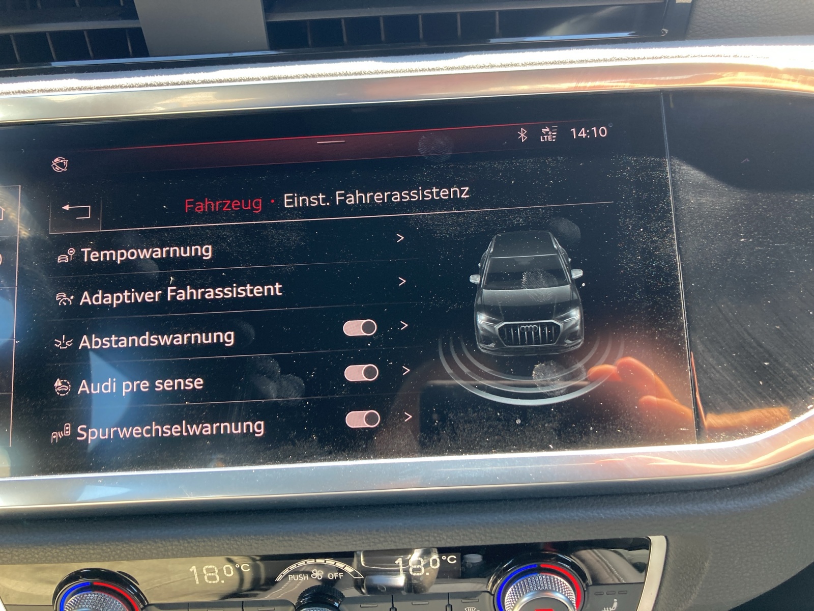 AUDI Q3 40 TFSI S line quattro S-tronic-image-13