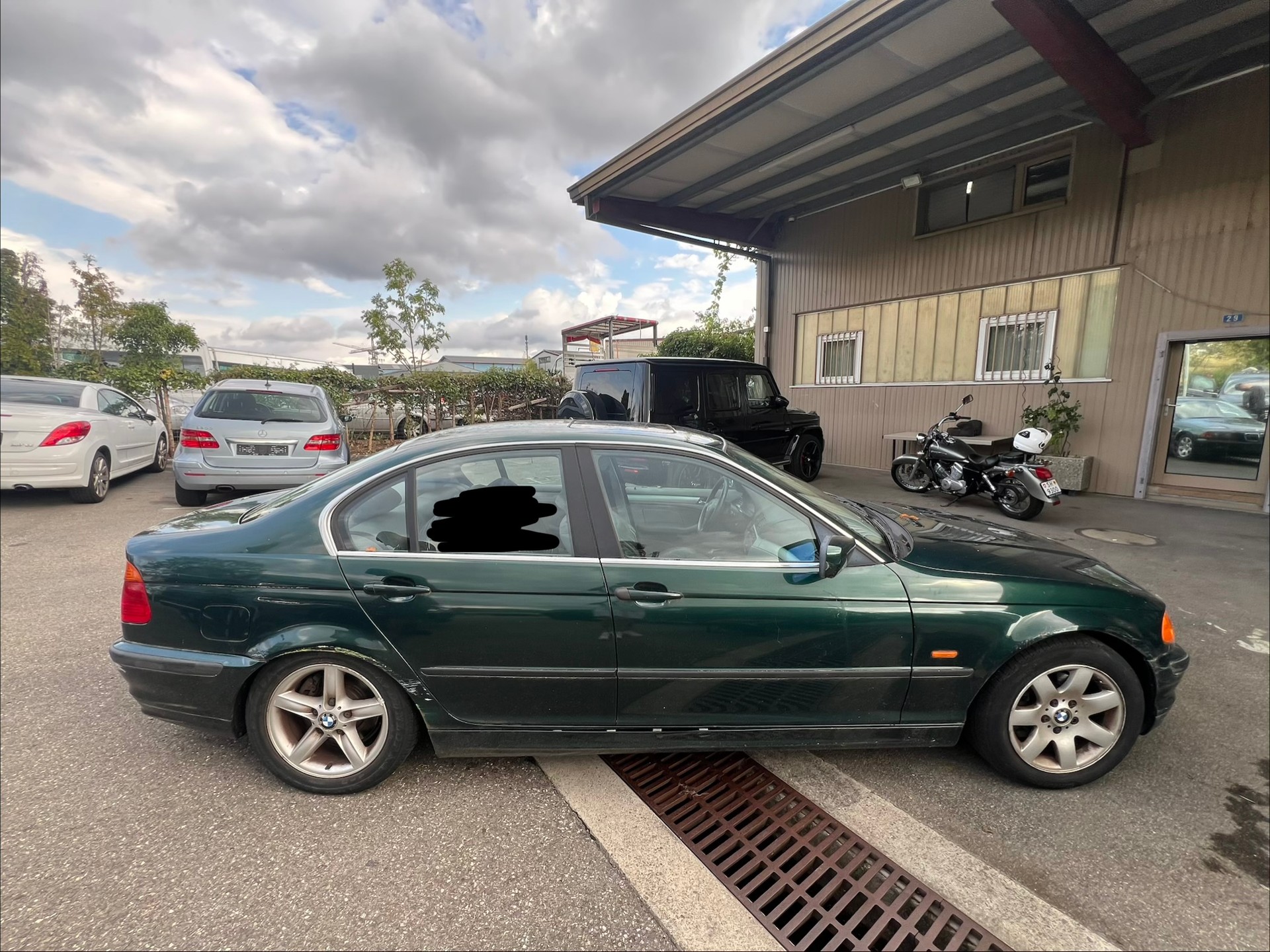 BMW 328i-image-3