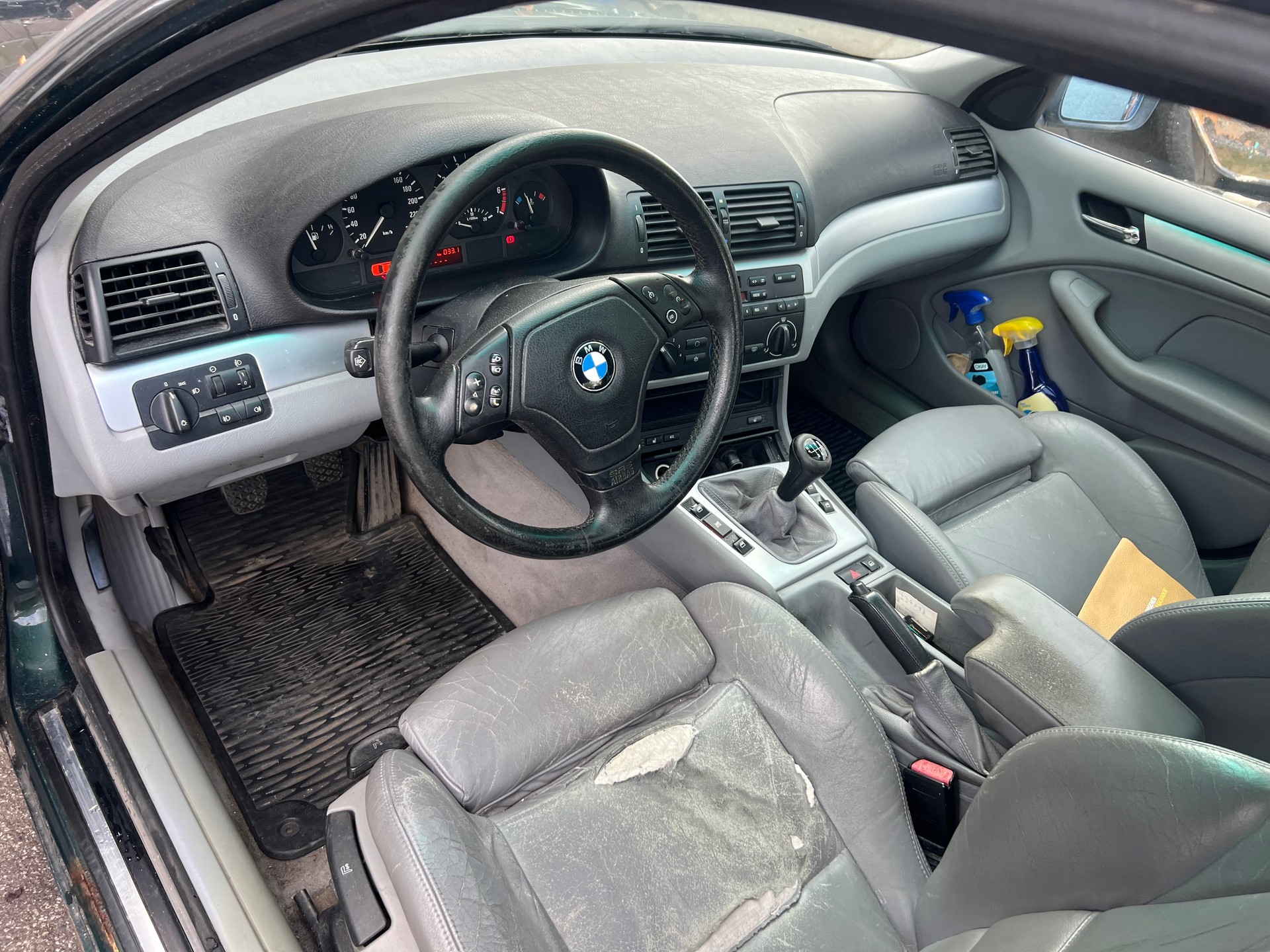 BMW 328i-image-8
