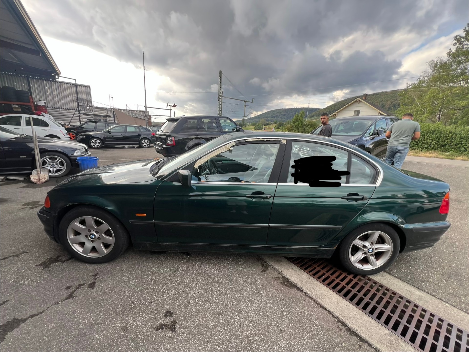 BMW 328i-image-7