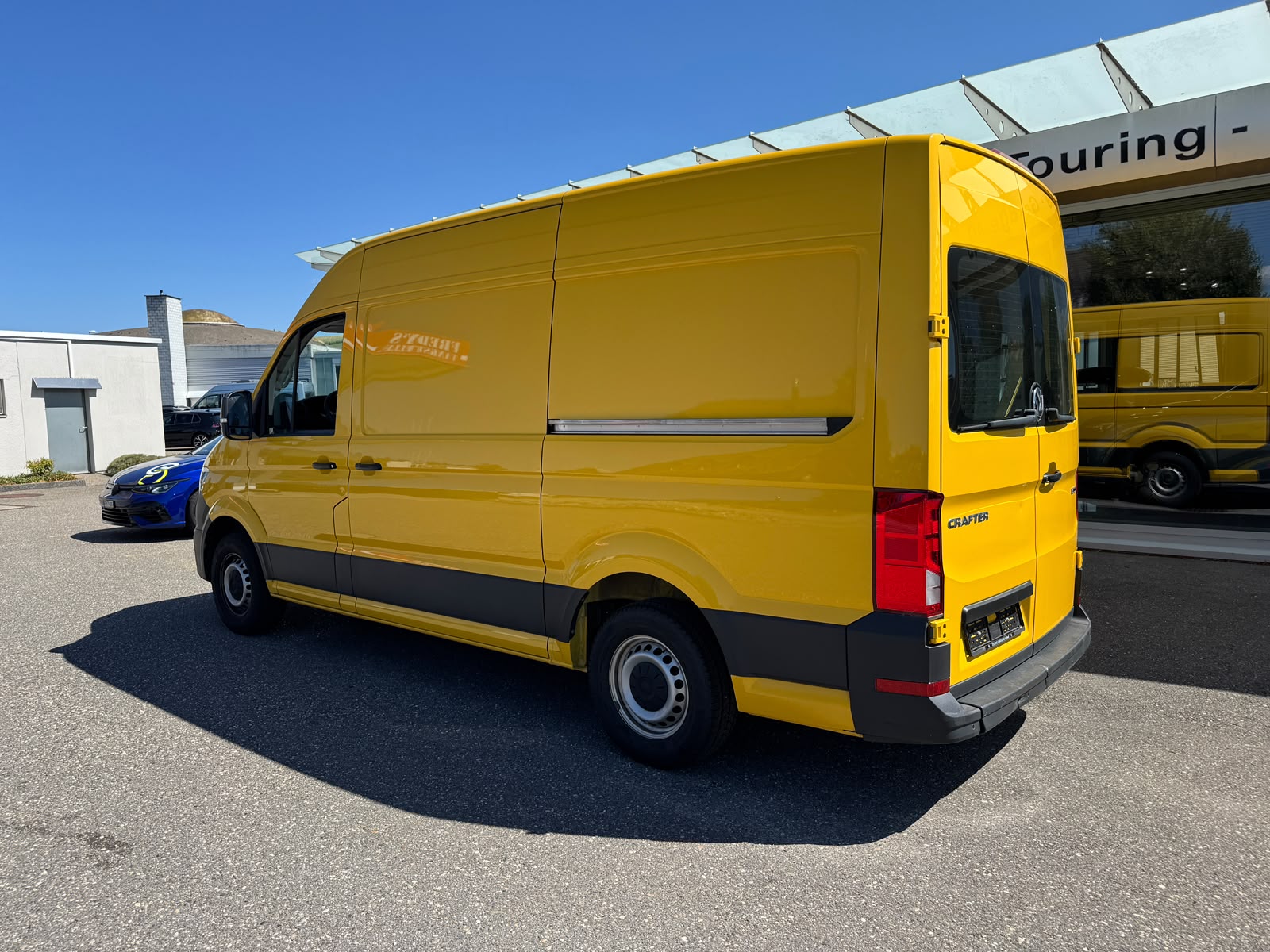 VW Crafter 35 2.0 TDI L3 4Motion Motorrad-Transporter-image-12