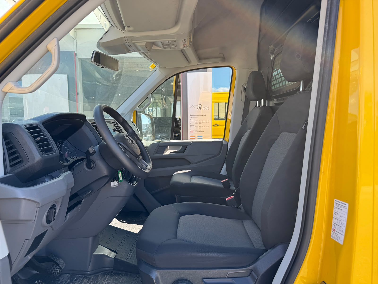 VW Crafter 35 2.0 TDI L3 4Motion Motorrad-Transporter-image-18