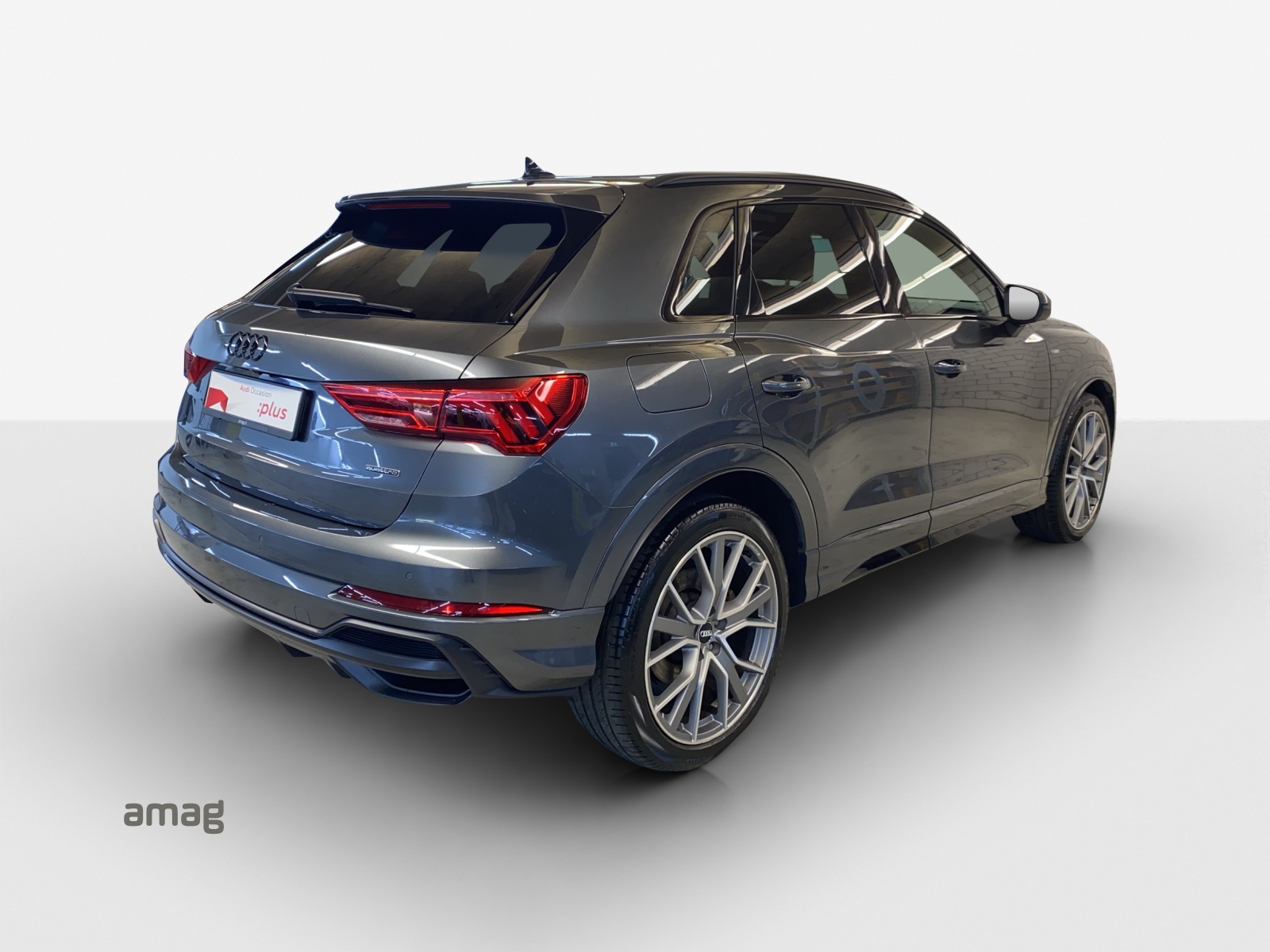 AUDI Q3 45 TFSI S line quattro S-tronic-image-4