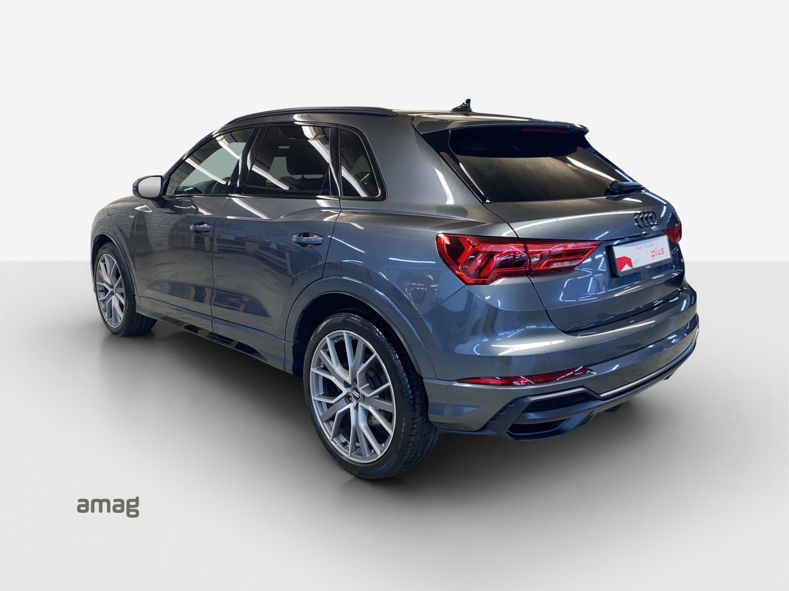 AUDI Q3 45 TFSI S line quattro S-tronic-image-2