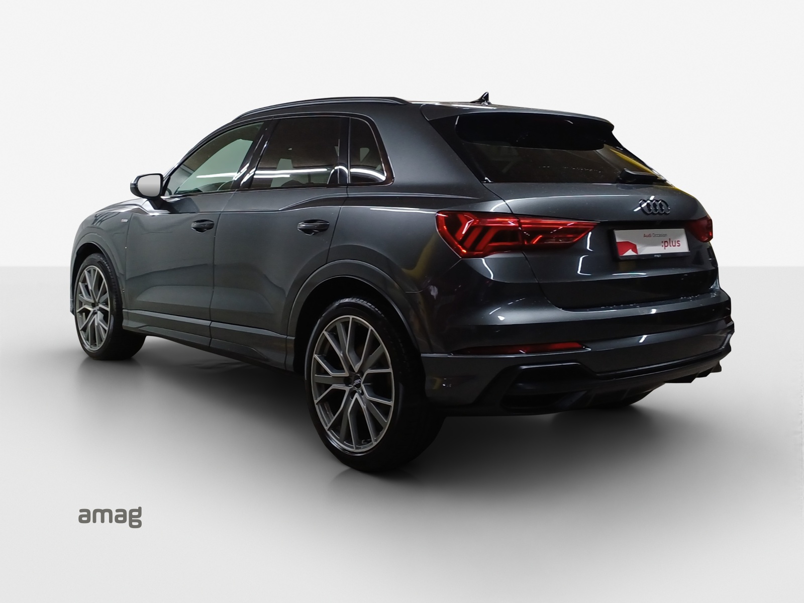 AUDI Q3 45 TFSI S line quattro S-tronic-image-2