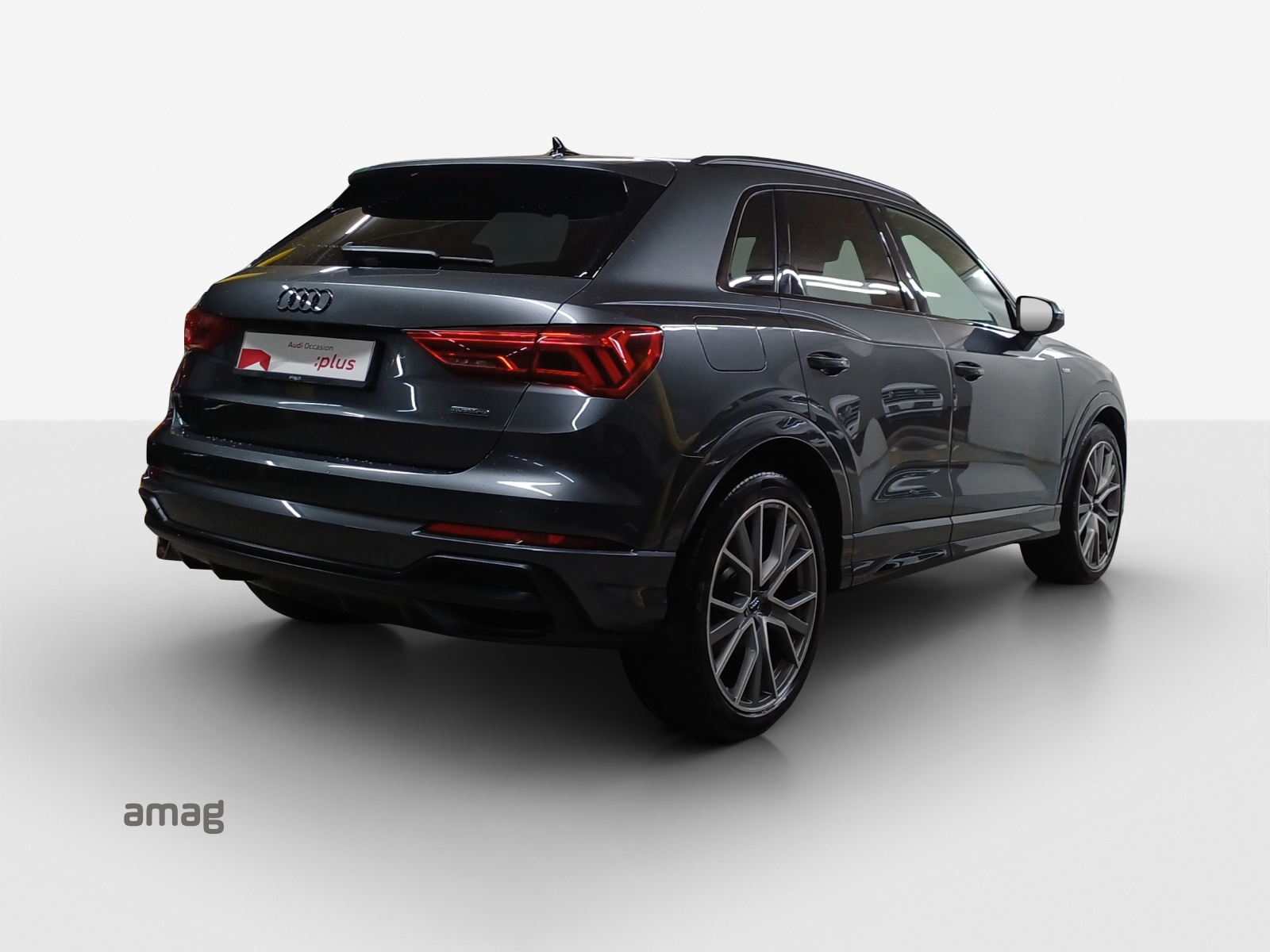 AUDI Q3 45 TFSI S line quattro S-tronic-image-4