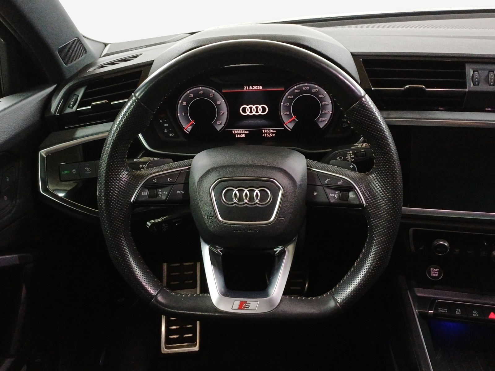 AUDI Q3 45 TFSI S line quattro S-tronic-image-9