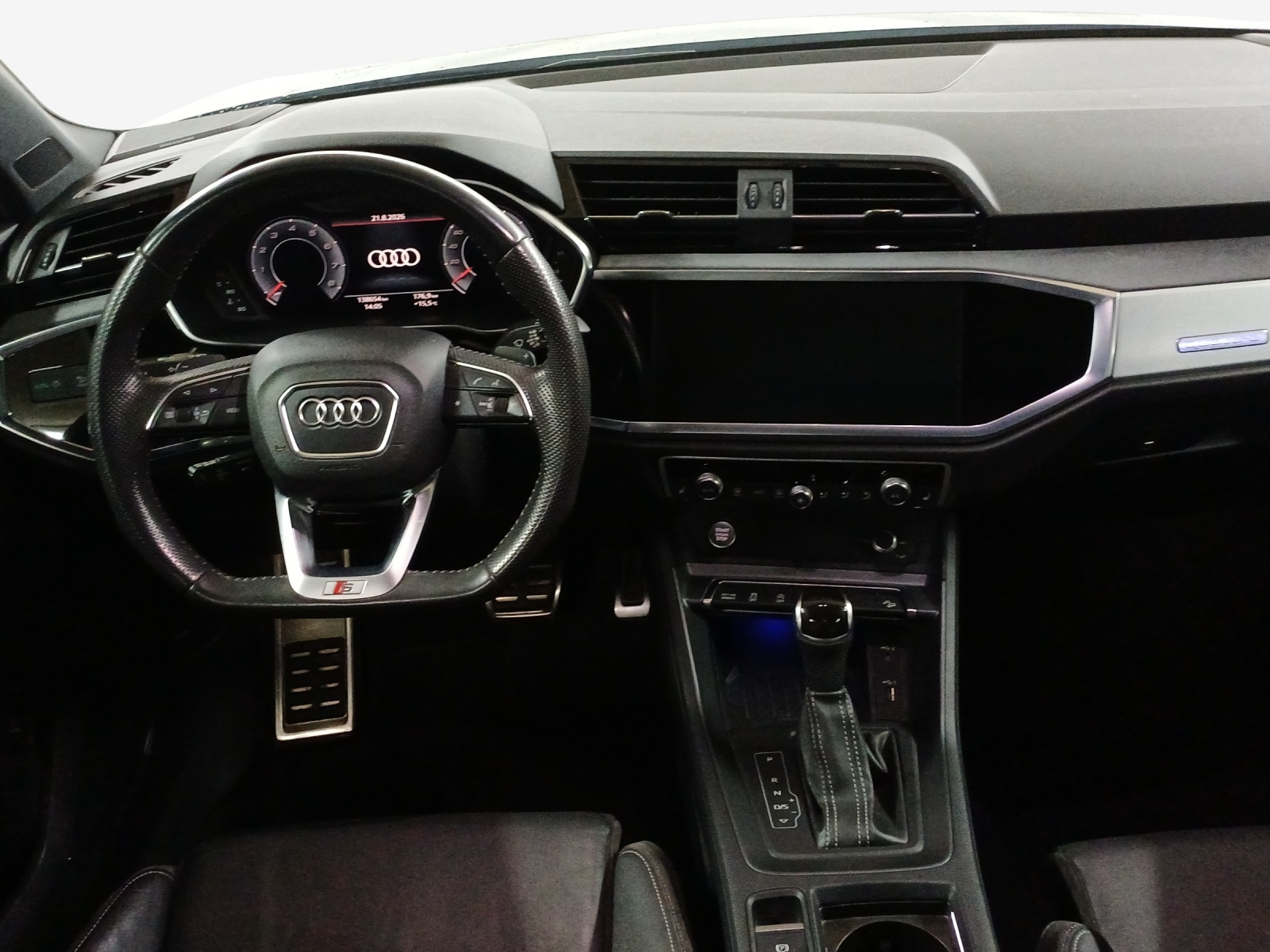 AUDI Q3 45 TFSI S line quattro S-tronic-image-8
