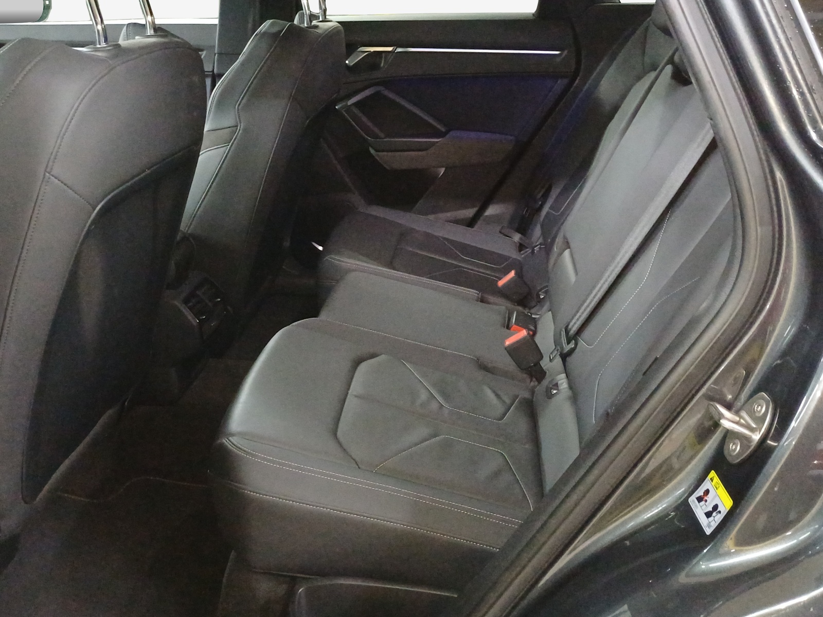 AUDI Q3 45 TFSI S line quattro S-tronic-image-11