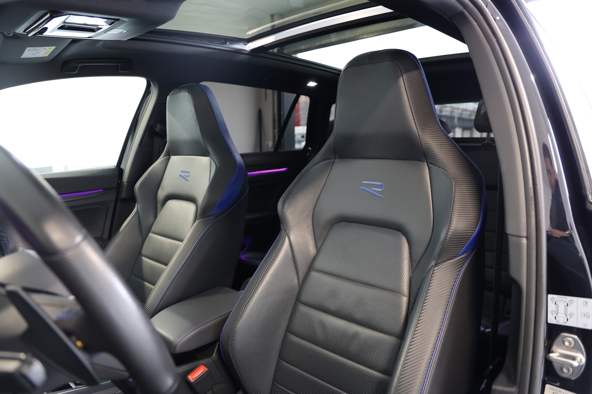 VW Golf VIII Variant 2.0 TSI R DSG 4motion-image-8