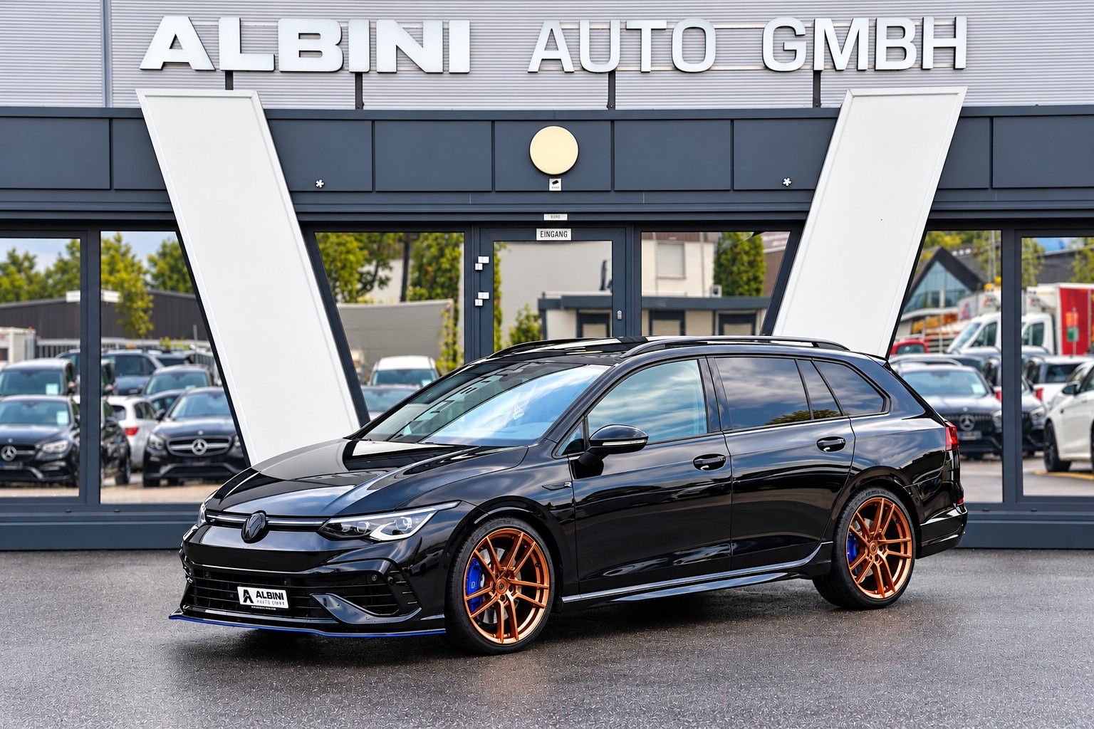 VW Golf VIII Variant 2.0 TSI R DSG 4motion-image-0