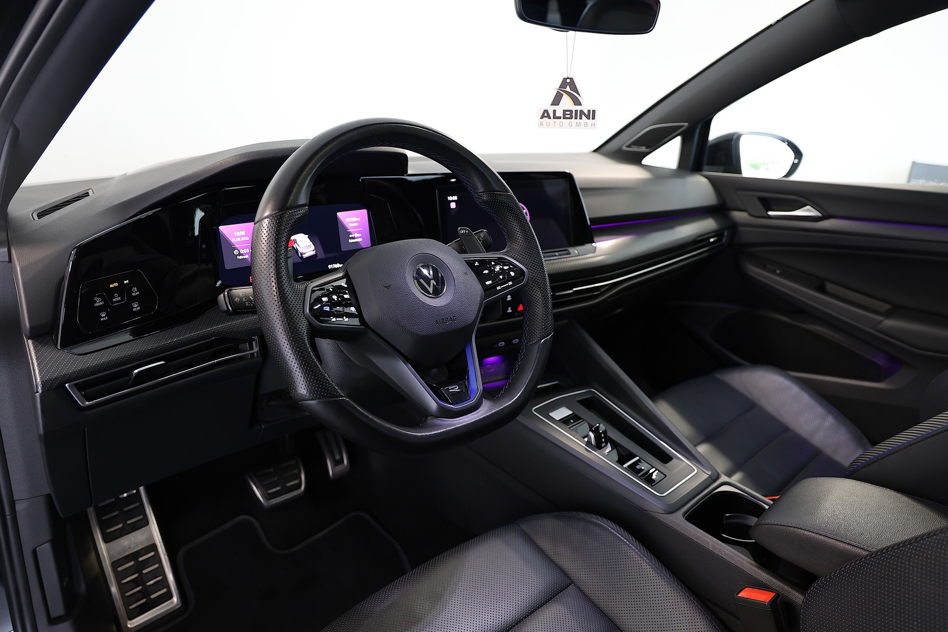 VW Golf VIII Variant 2.0 TSI R DSG 4motion-image-9