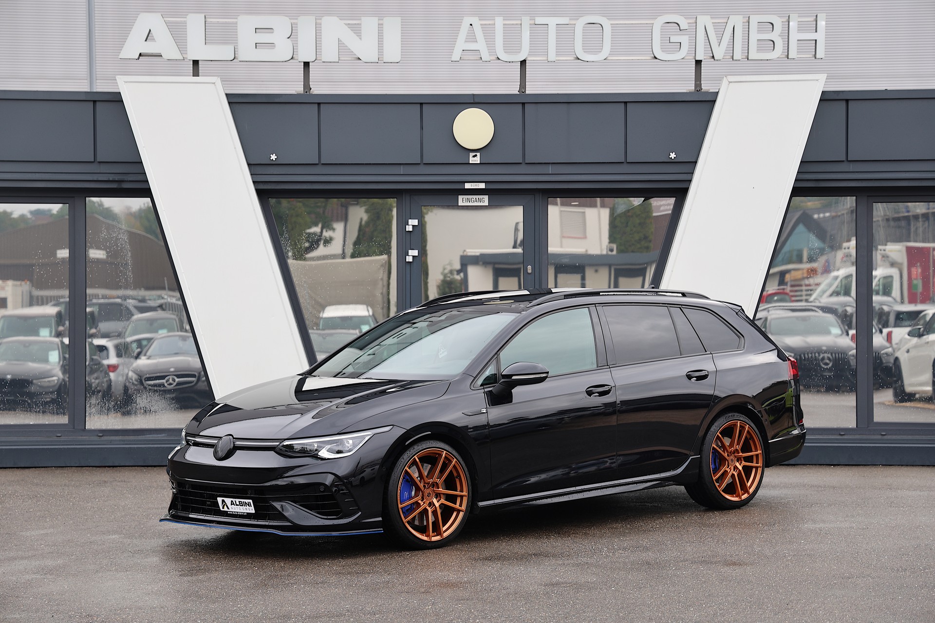VW Golf VIII Variant 2.0 TSI R DSG 4motion-image-0