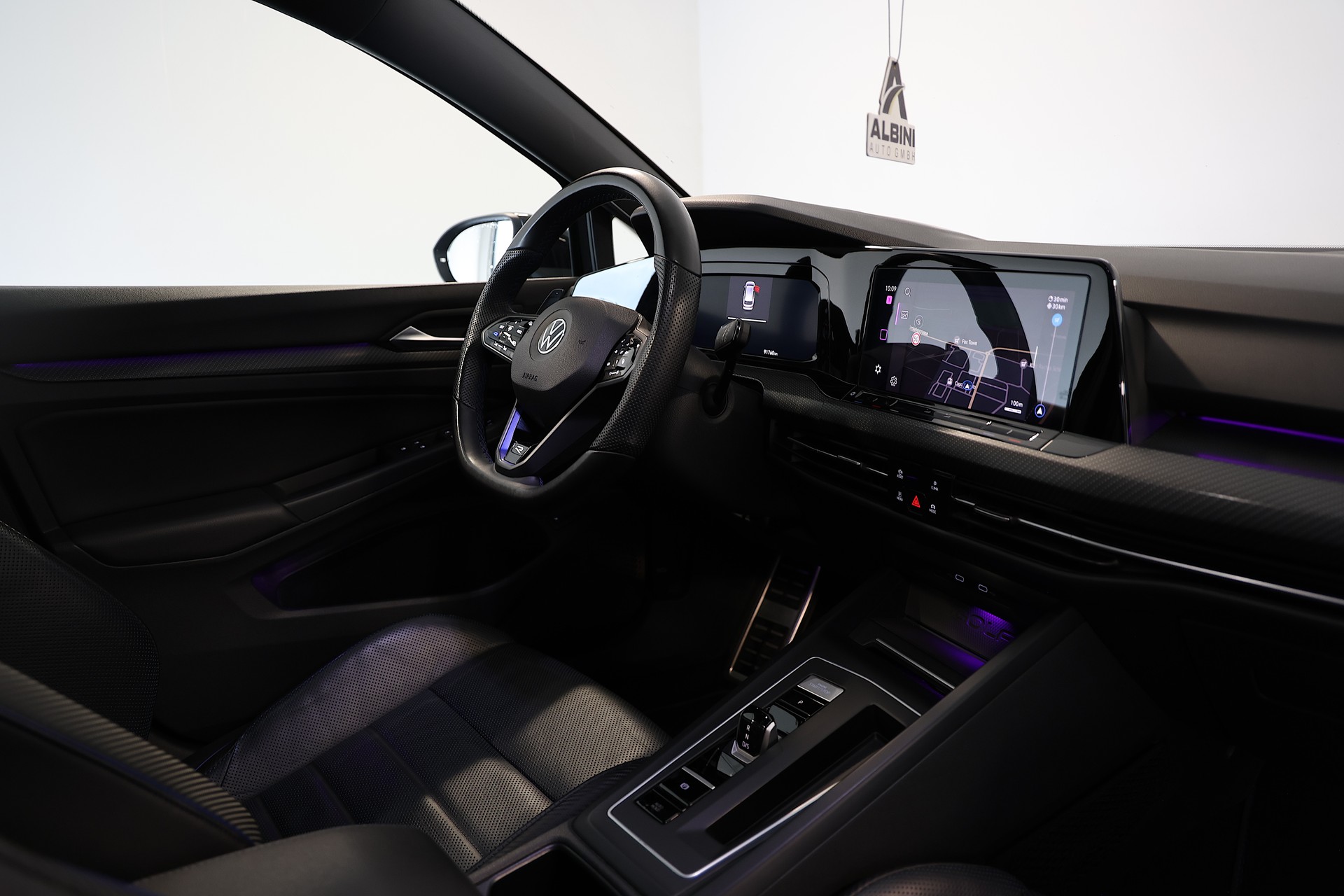 VW Golf VIII Variant 2.0 TSI R DSG 4motion-image-14