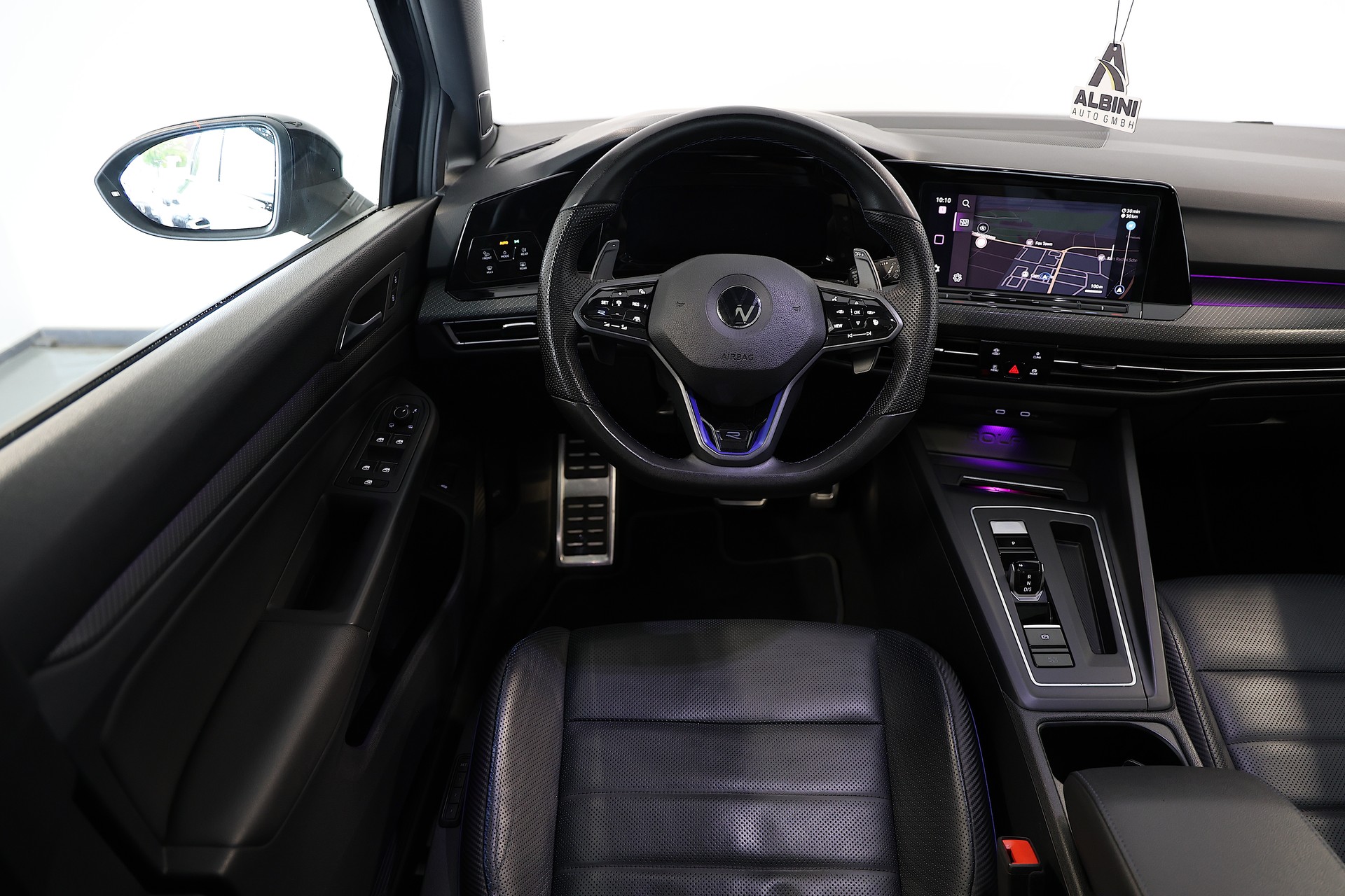 VW Golf VIII Variant 2.0 TSI R DSG 4motion-image-10