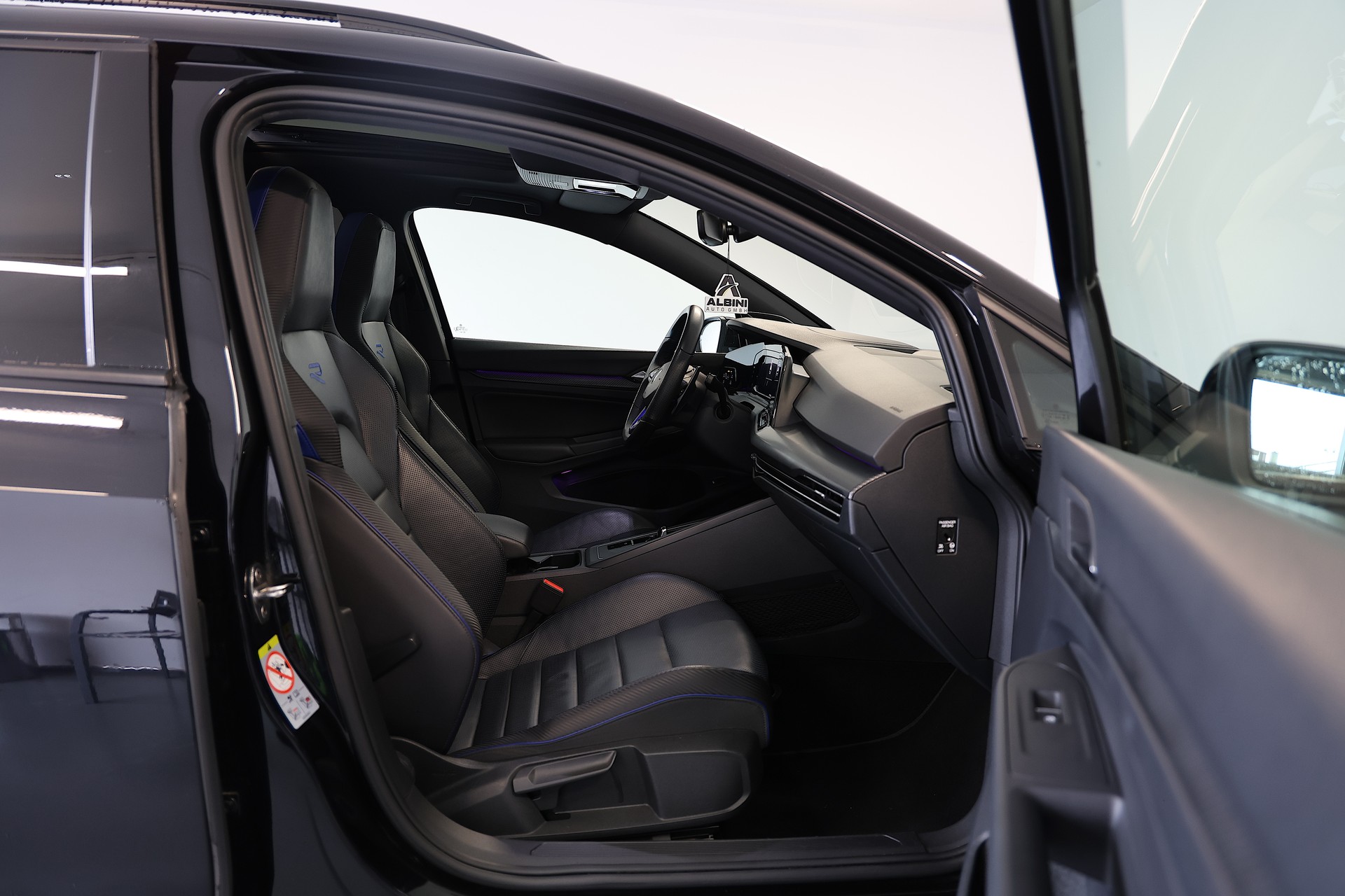 VW Golf VIII Variant 2.0 TSI R DSG 4motion-image-13