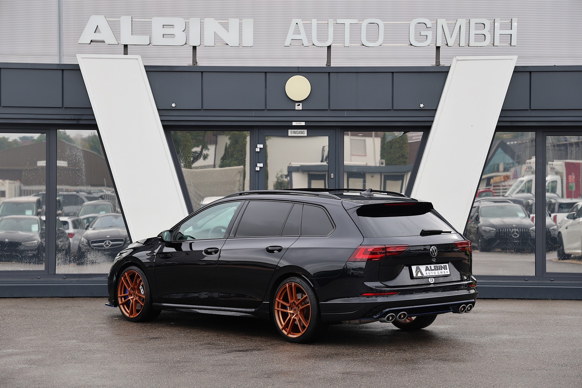 VW Golf VIII Variant 2.0 TSI R DSG 4motion-image-3
