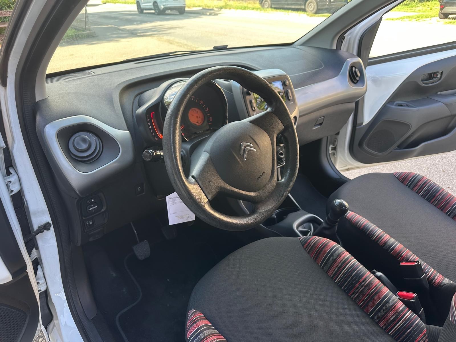 CITROEN C1 1.0 VTi Feel-image-8